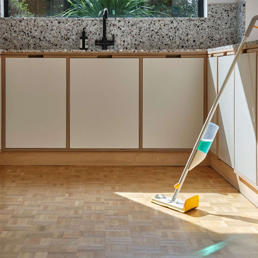 Joseph Joseph CleanTech™ 2'si 1 Arada Sprey MopJoseph Joseph