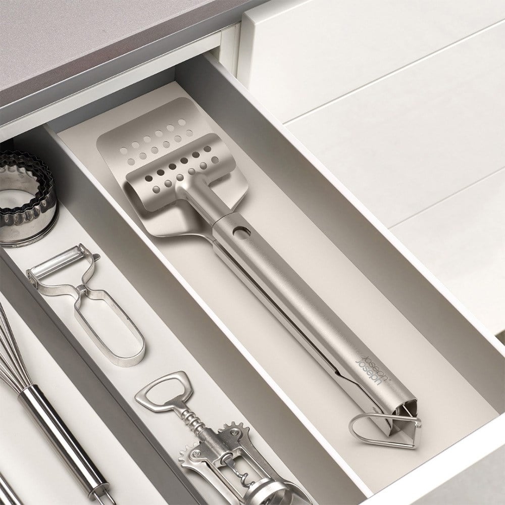 Joseph Joseph GrillOut™ Uzatılabilir Saplı Barbekü Çevirme MaşasıJoseph Joseph