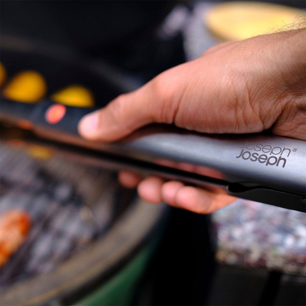 Joseph Joseph GrillOut™ Uzatılabilir Saplı Barbekü MaşasıJoseph Joseph