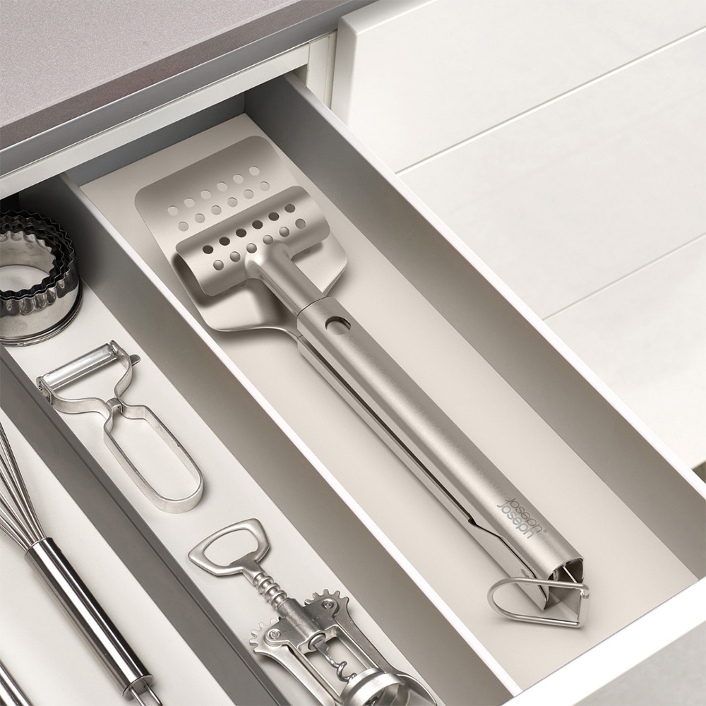 Joseph Joseph GrillOut™ Uzatılabilir Saplı Barbekü Çevirme MaşasıJoseph Joseph