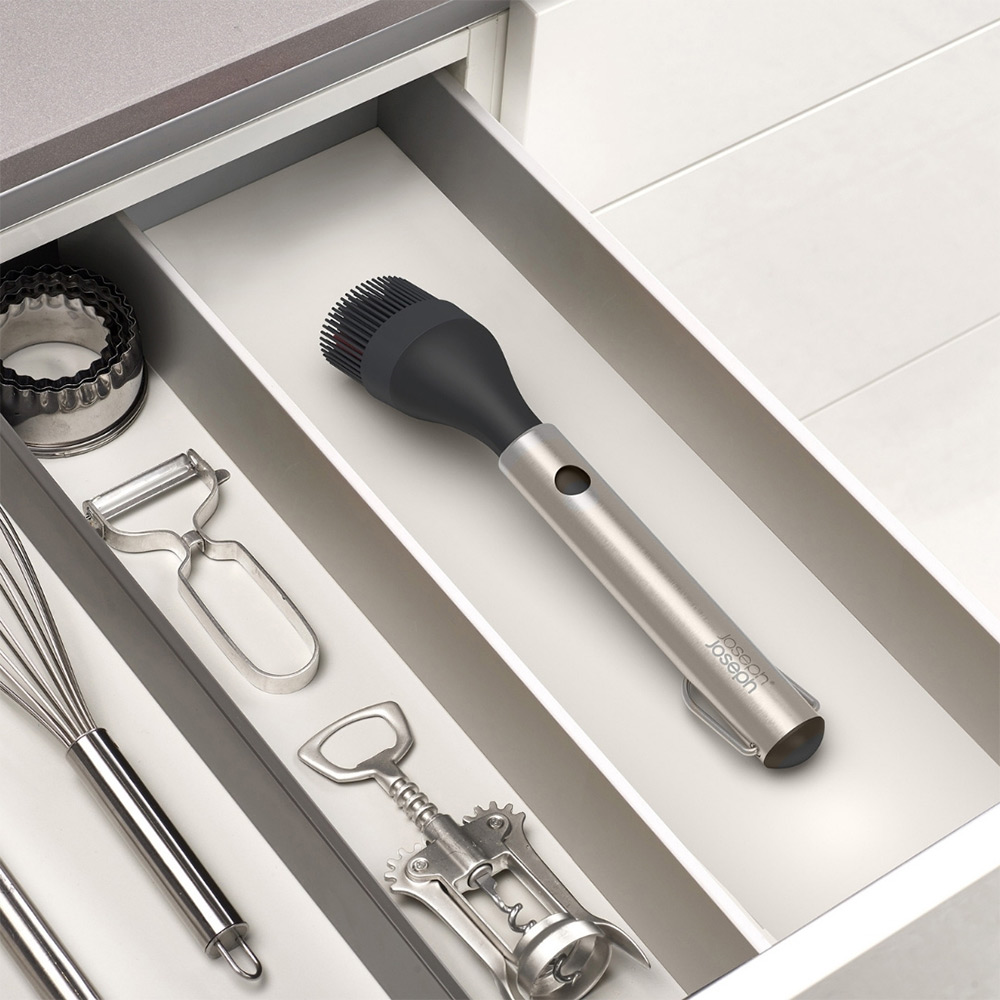 Joseph Joseph GrillOut™ Uzatılabilir Saplı Barbekü FırçasıJoseph Joseph