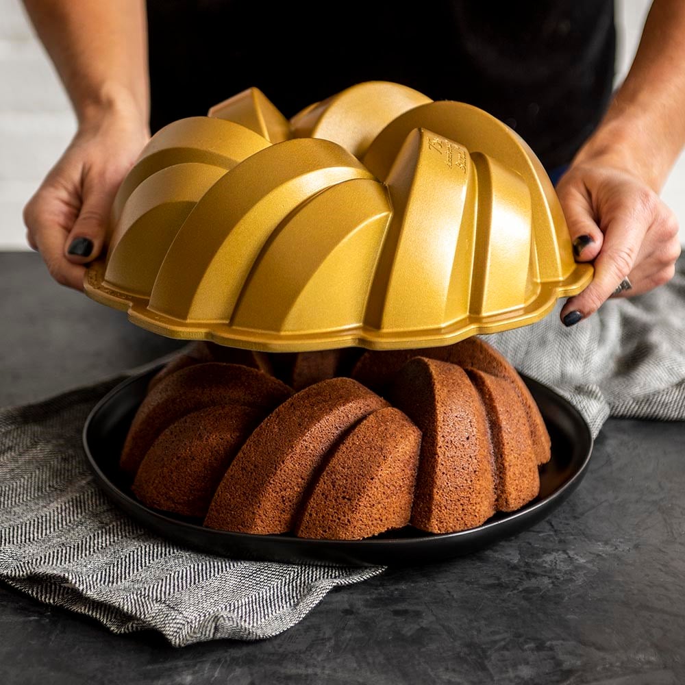 Nordic Ware 75th Anniversary Braided Bundt Pan Kek KalıbıNordic Ware