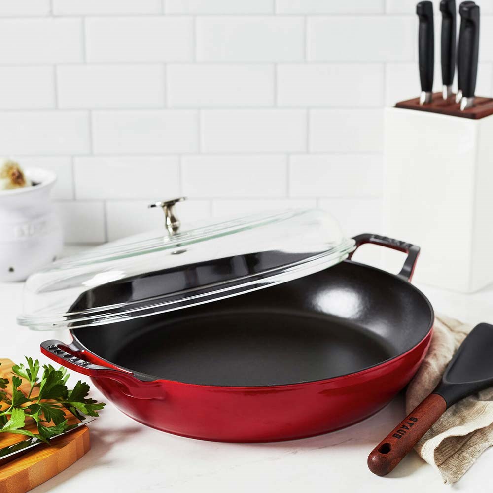 Staub B Cam Kapaklı Döküm Tencere Yuvarlak 24 cm KirazStaub