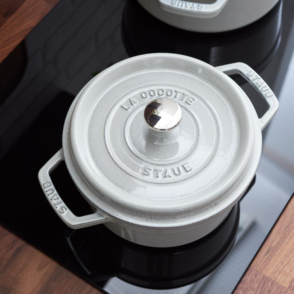 Staub B La Cocotte Döküm Tencere 20 cm Trüf BeyazıStaub