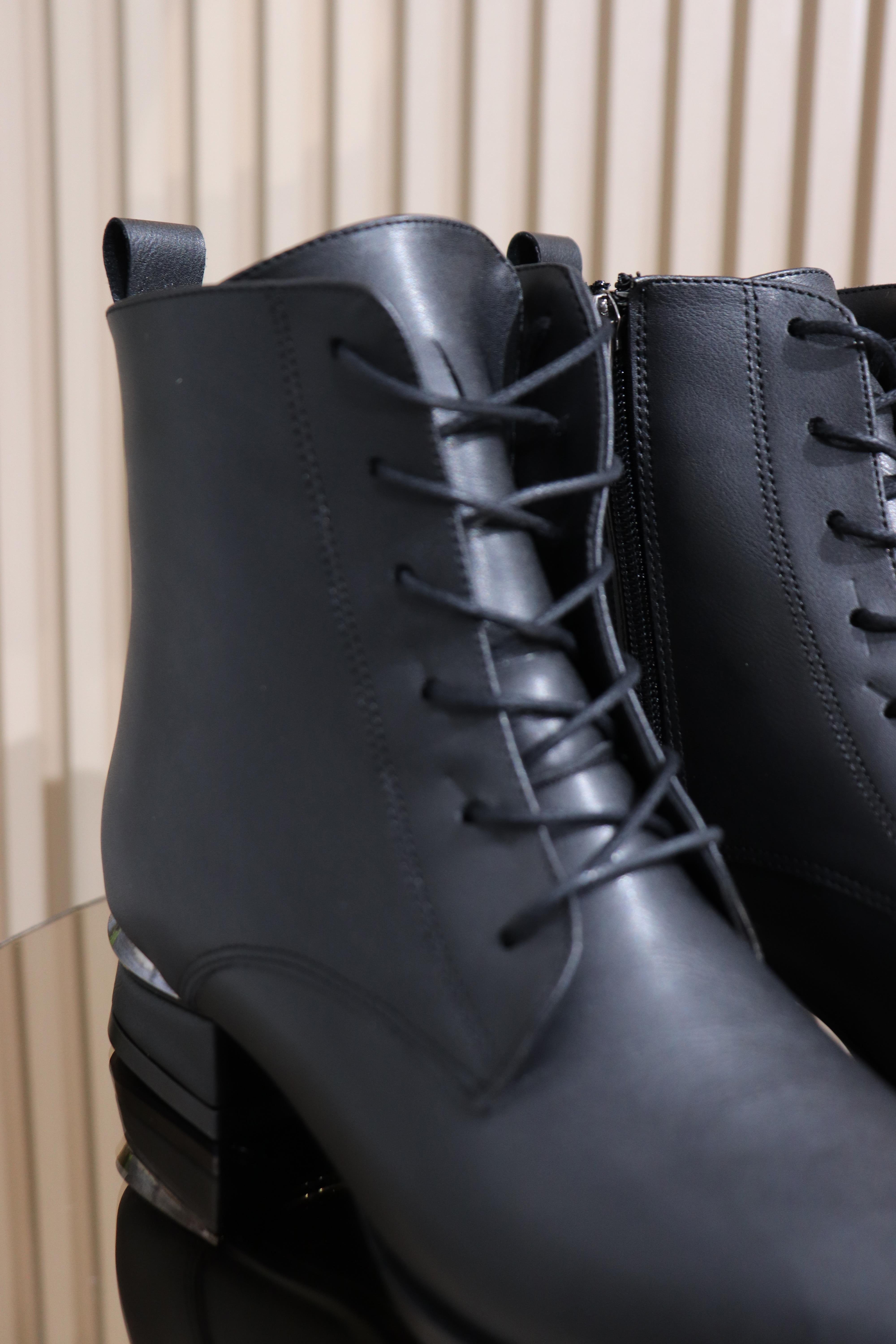 BAĞCIKLI KADIN BOT 196