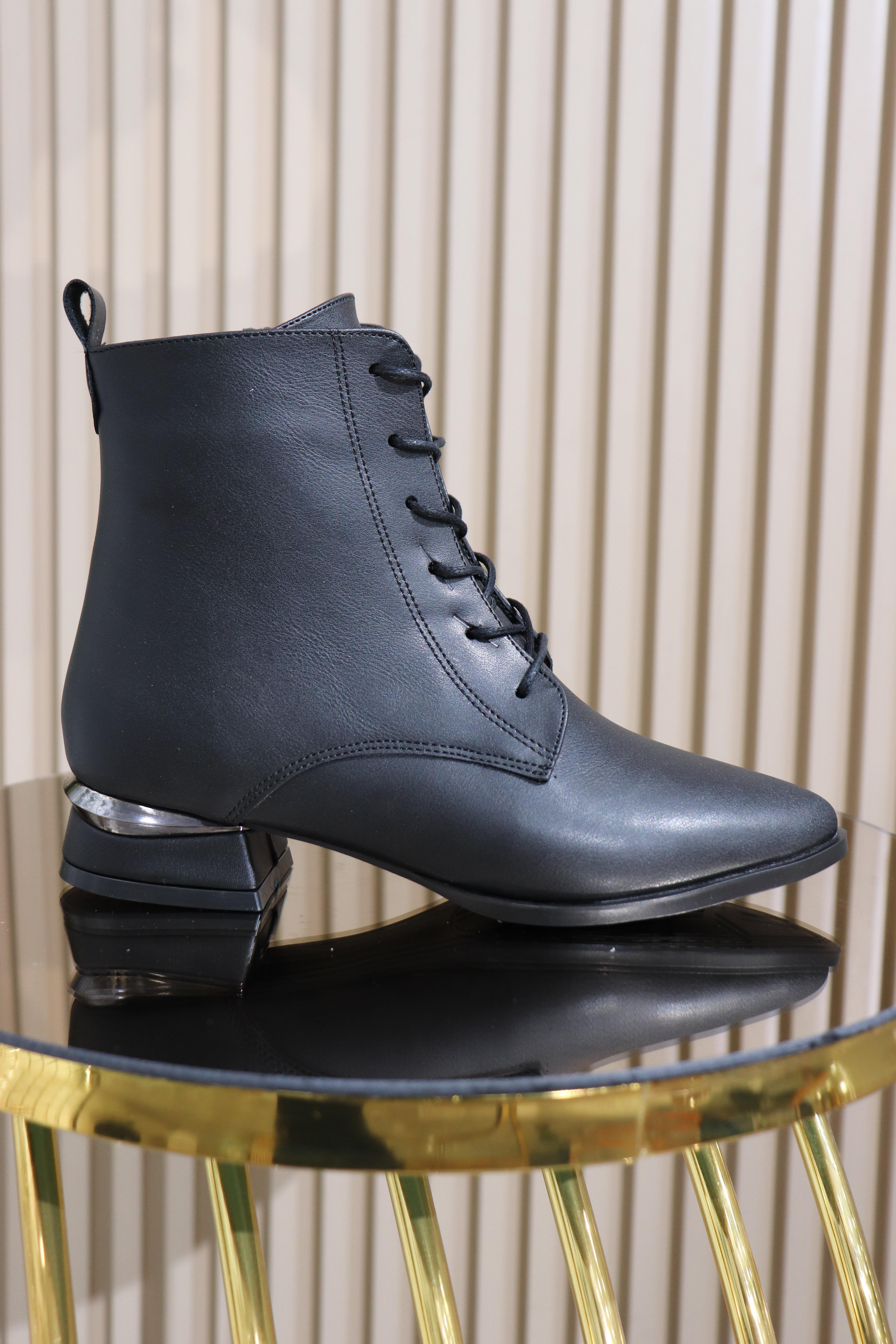 BAĞCIKLI KADIN BOT 196