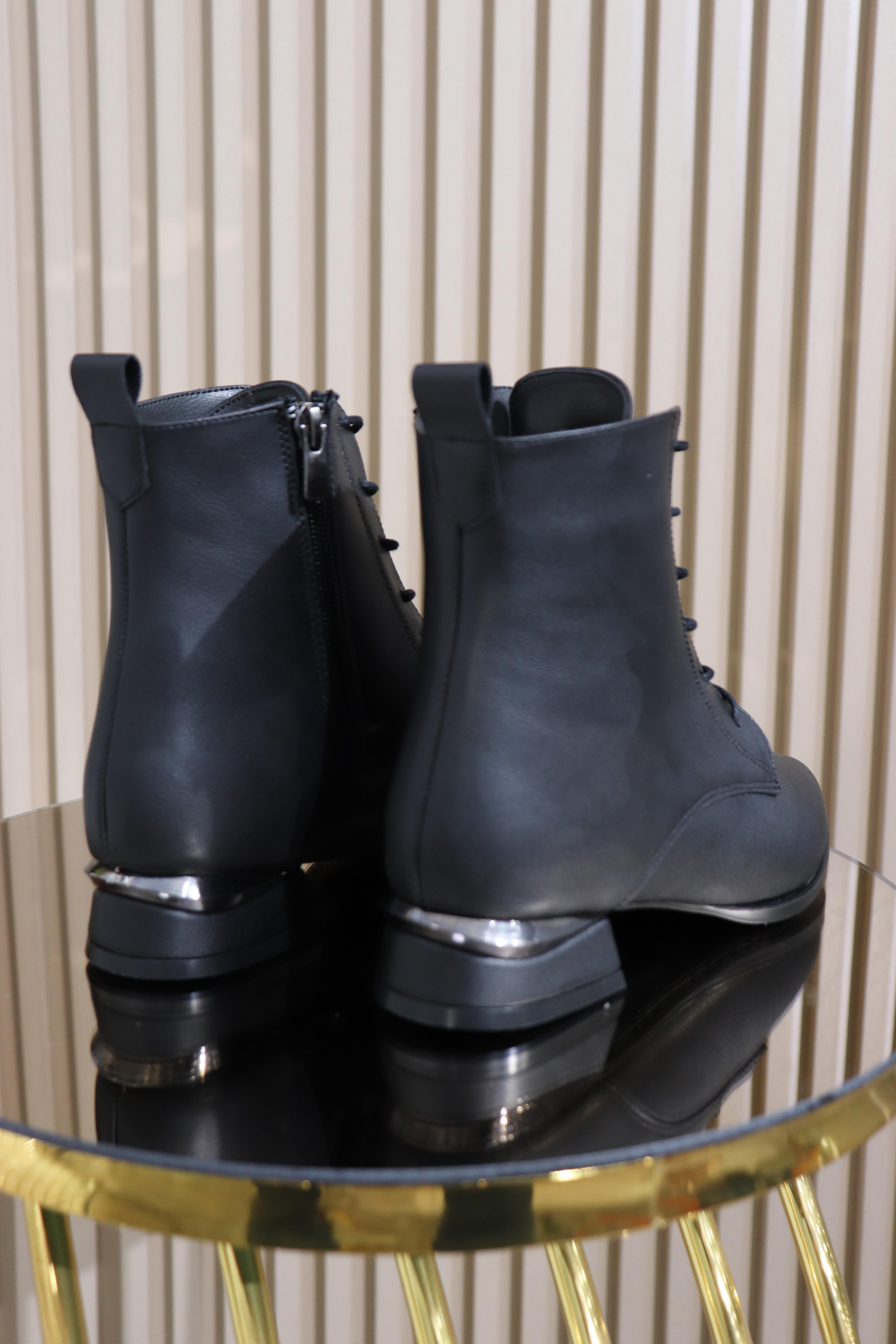 BAĞCIKLI KADIN BOT 196