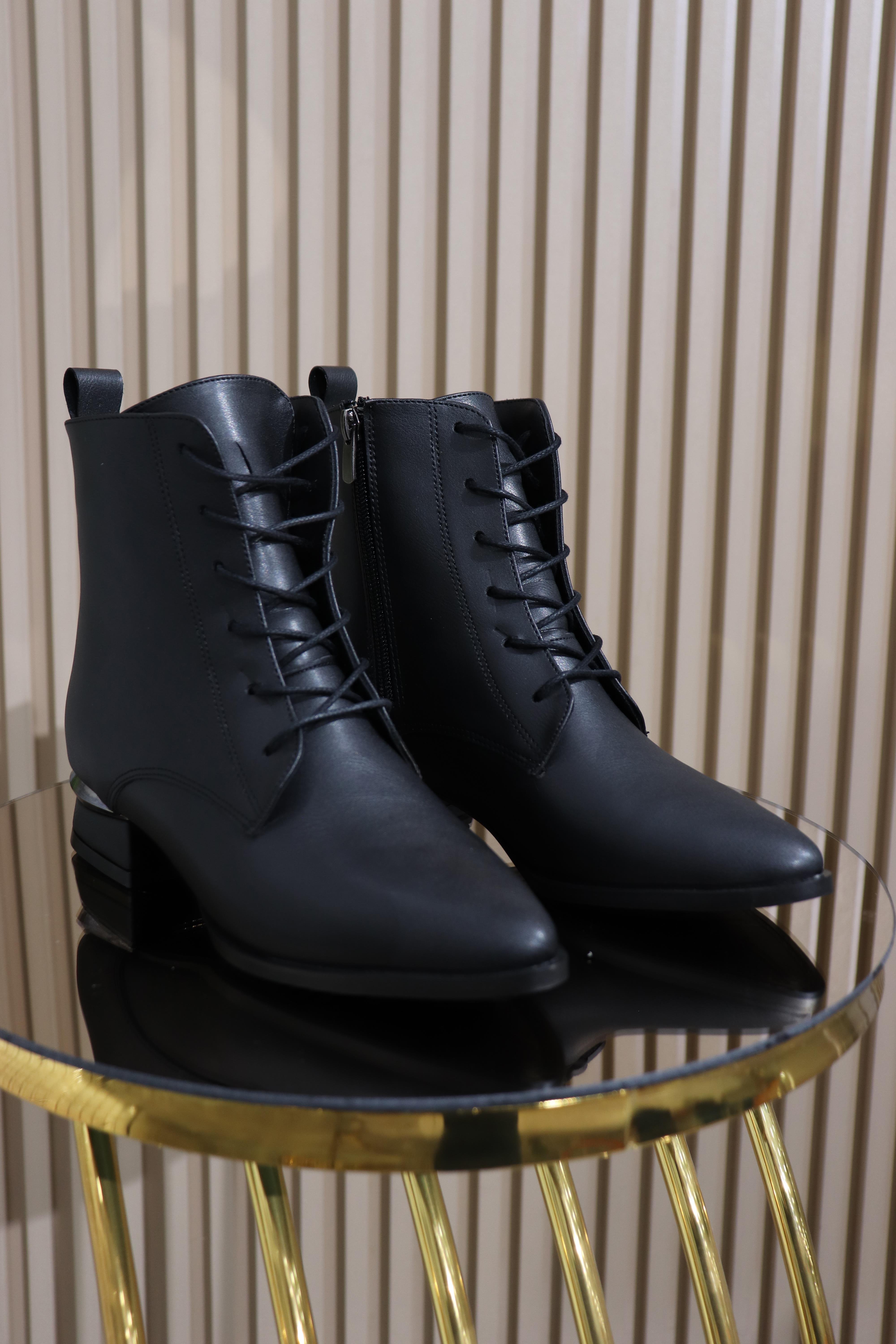 BAĞCIKLI KADIN BOT 196