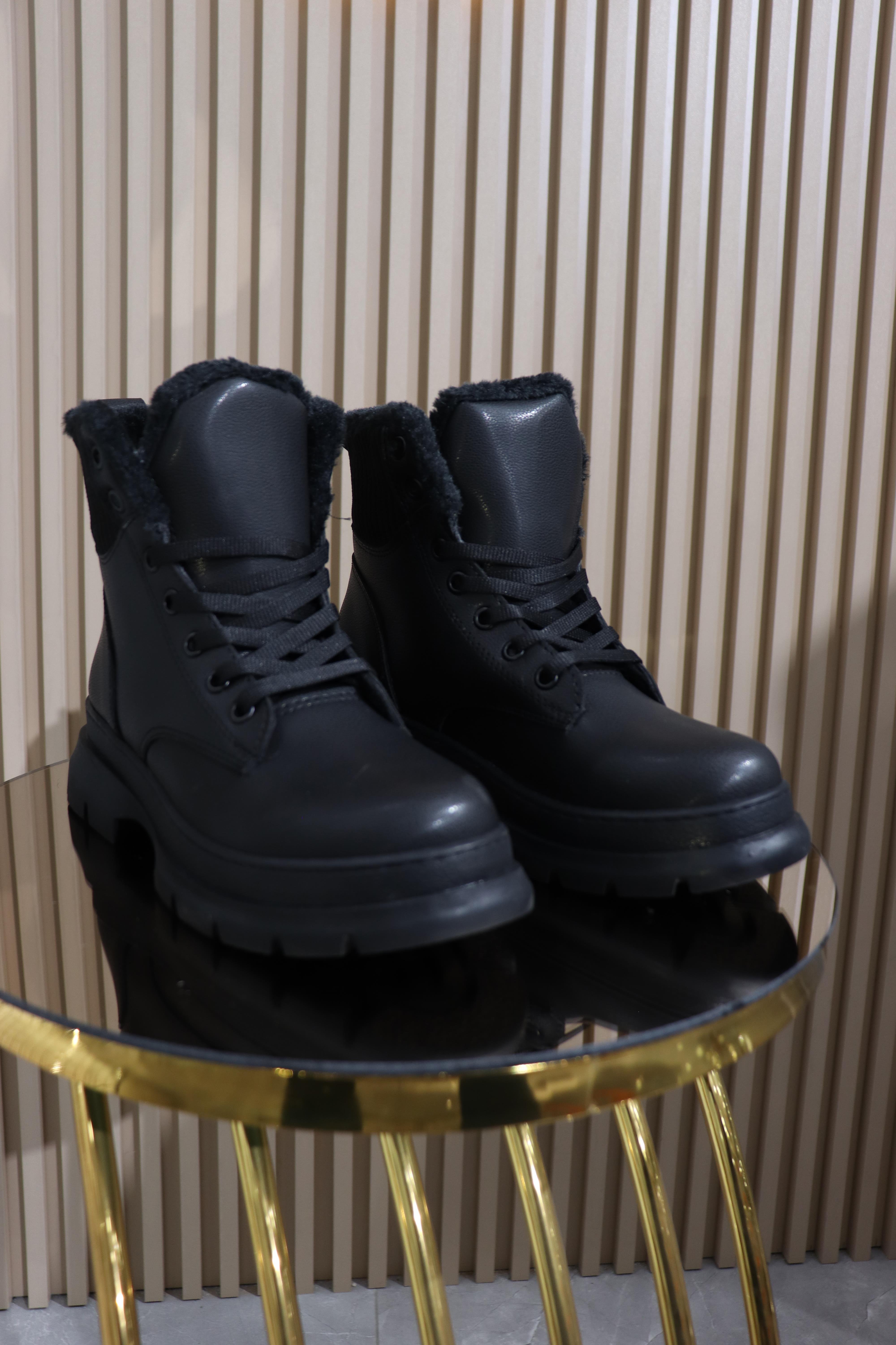 BİLEK ÇORAPLI KADIN BOT 149