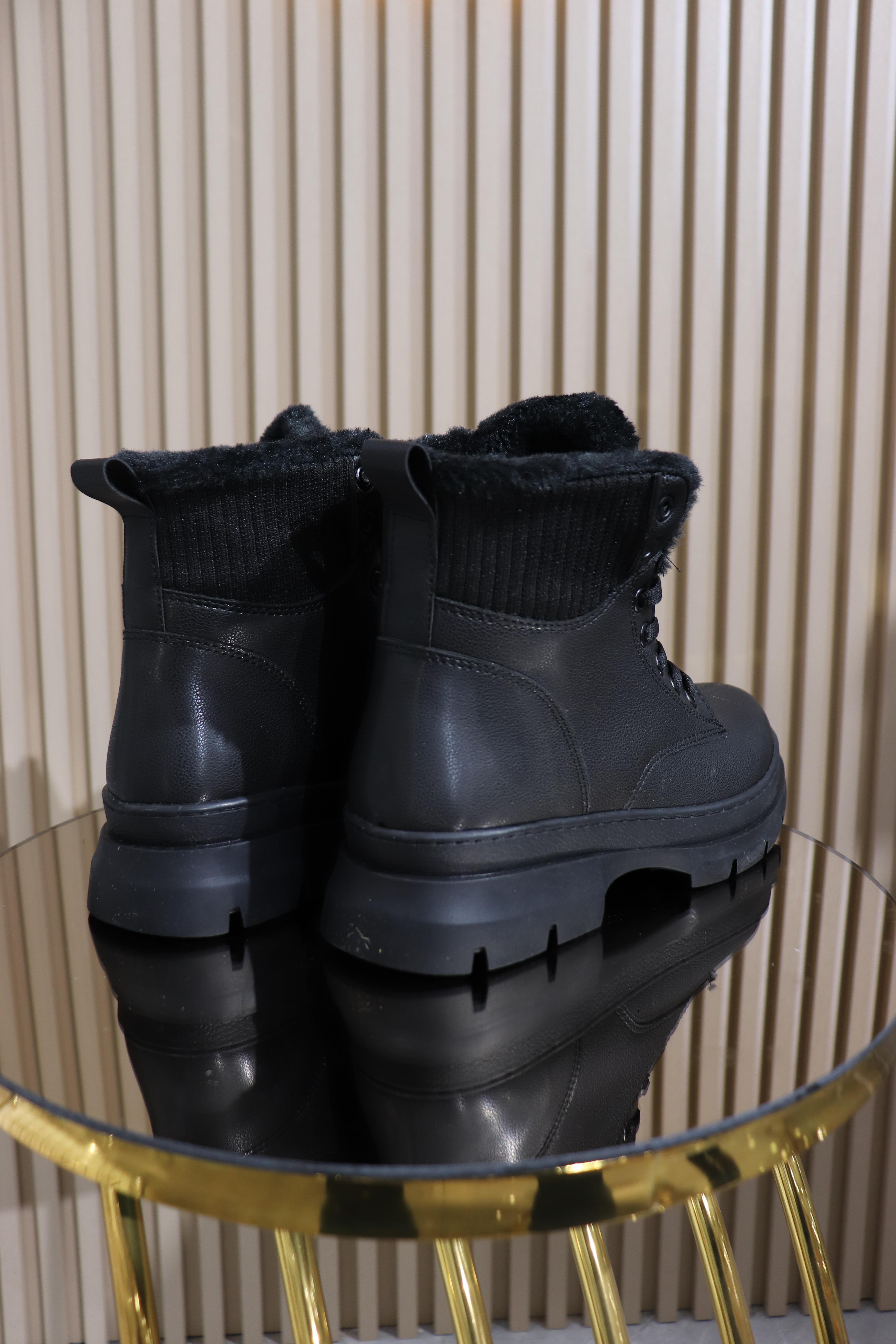 BİLEK ÇORAPLI KADIN BOT 149