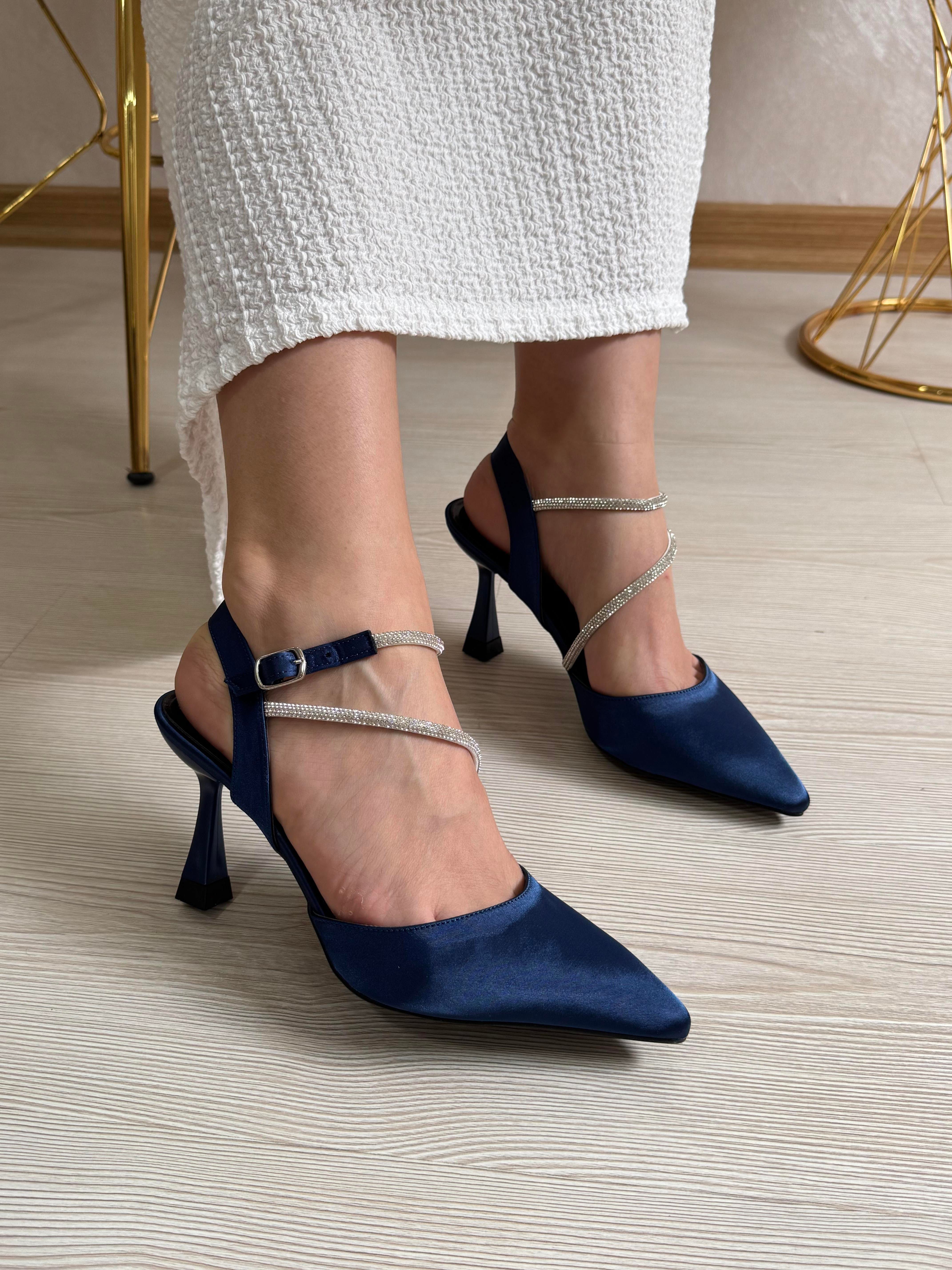 BİLEK TAŞ DETAYLI KADIN TOPUKLU AYAKKABI 127