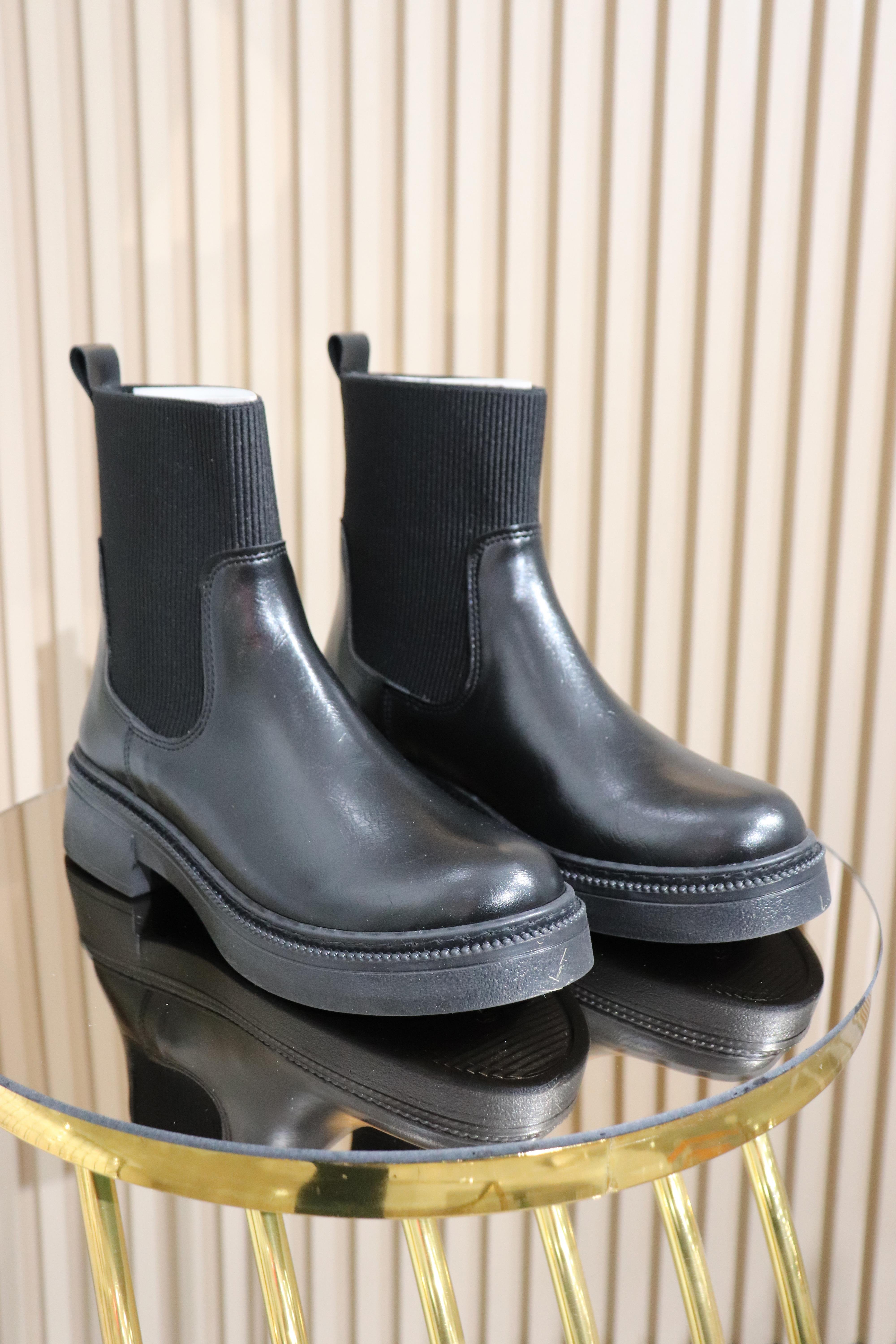 BOĞAZI LASTİKLİ KADIN BOT 188