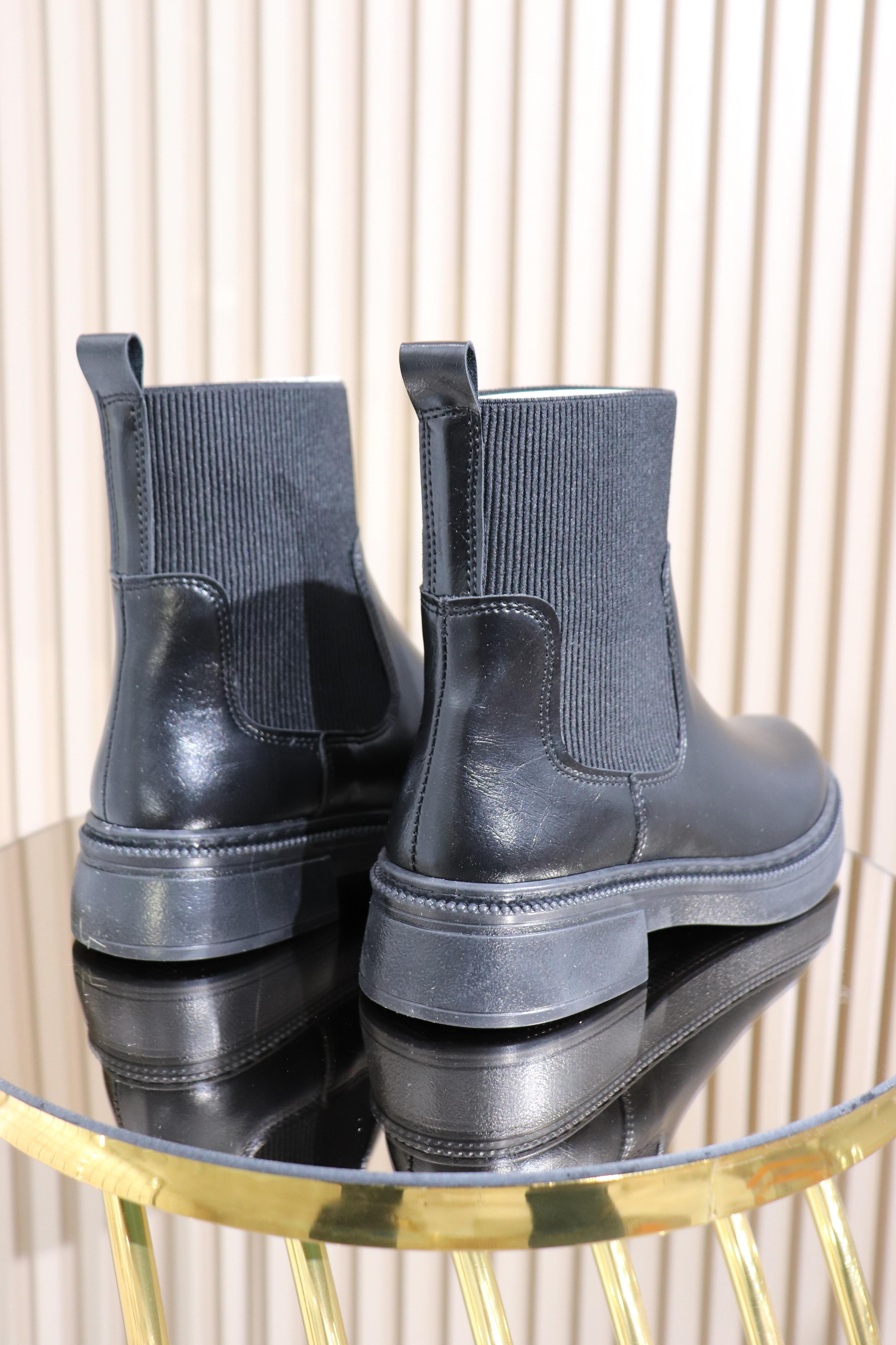 BOĞAZI LASTİKLİ KADIN BOT 188