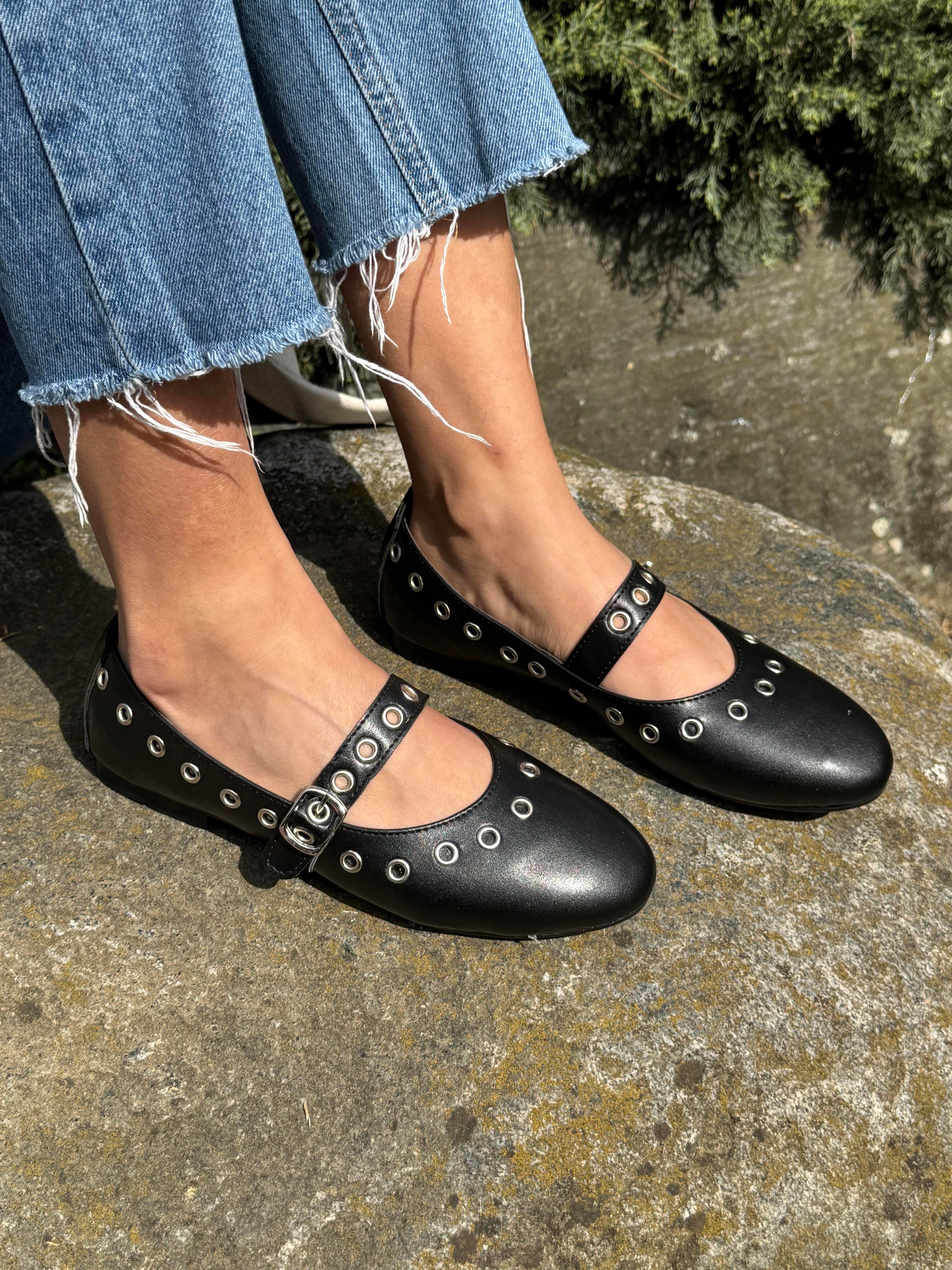 DELİK DETAYLI KADIN BABET 223