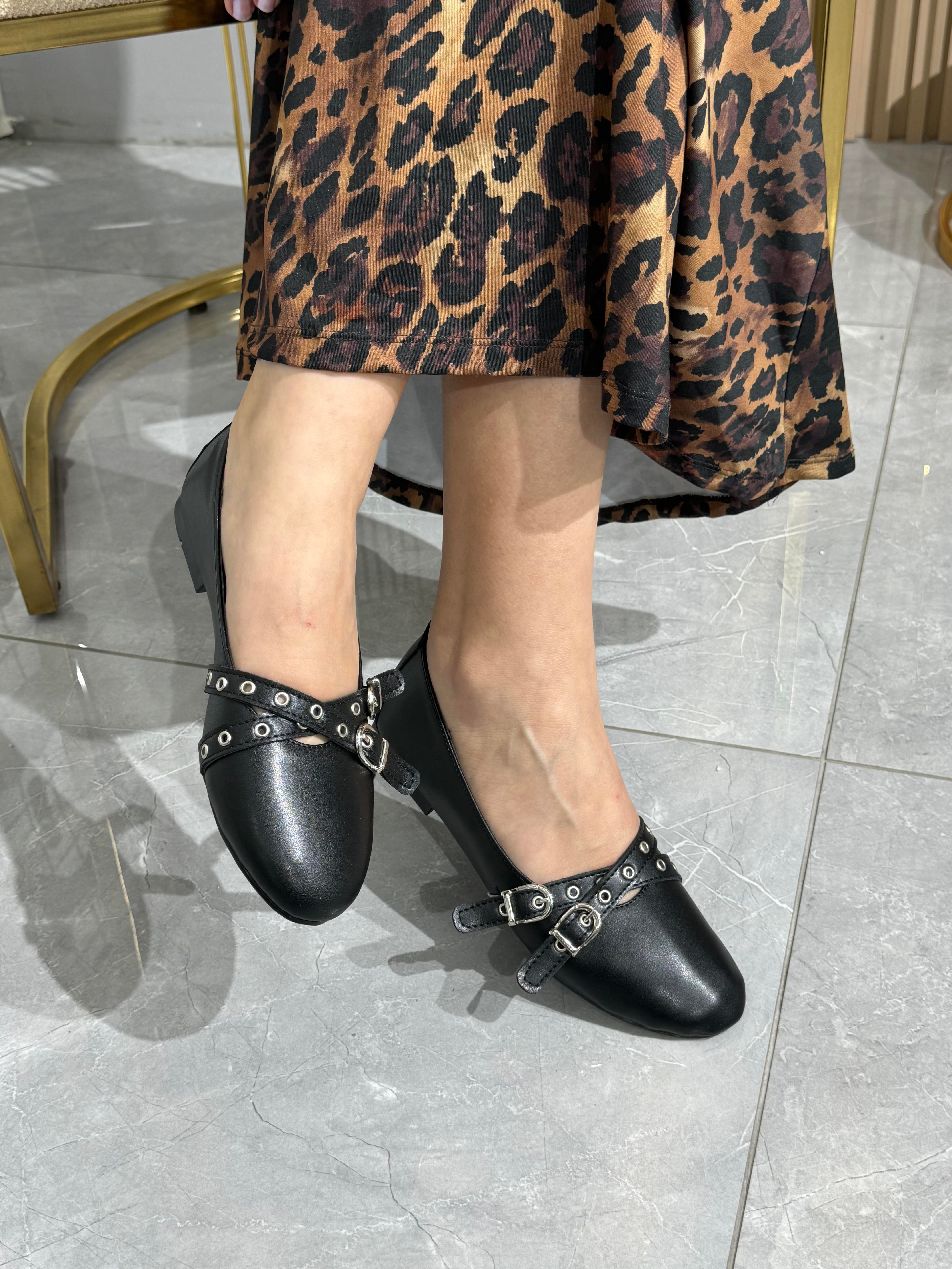 DELİKLİ ÇAPRAZ KEMER KADIN BABET B-001