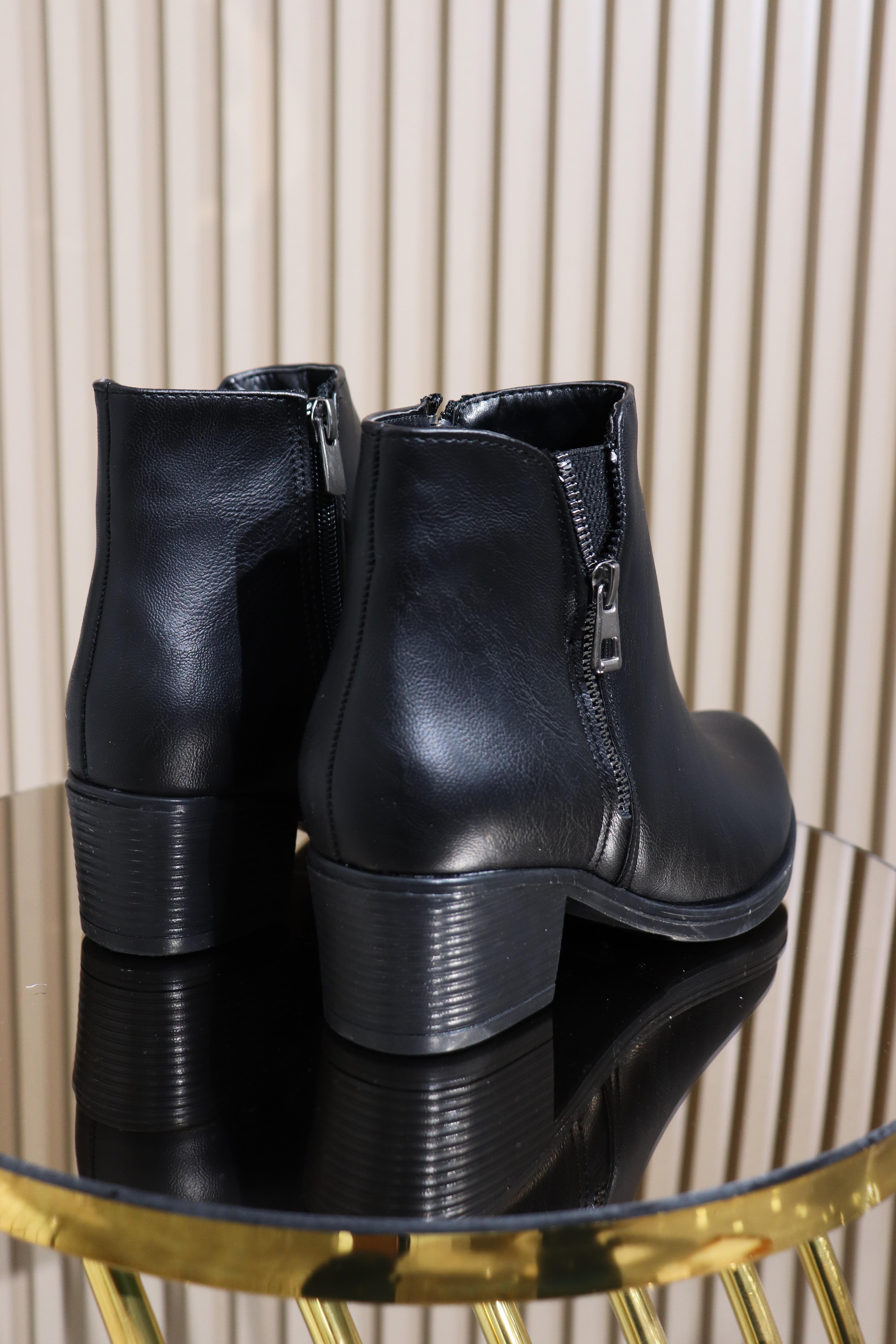 FERMUAR DETAYLI KADIN BOT 202