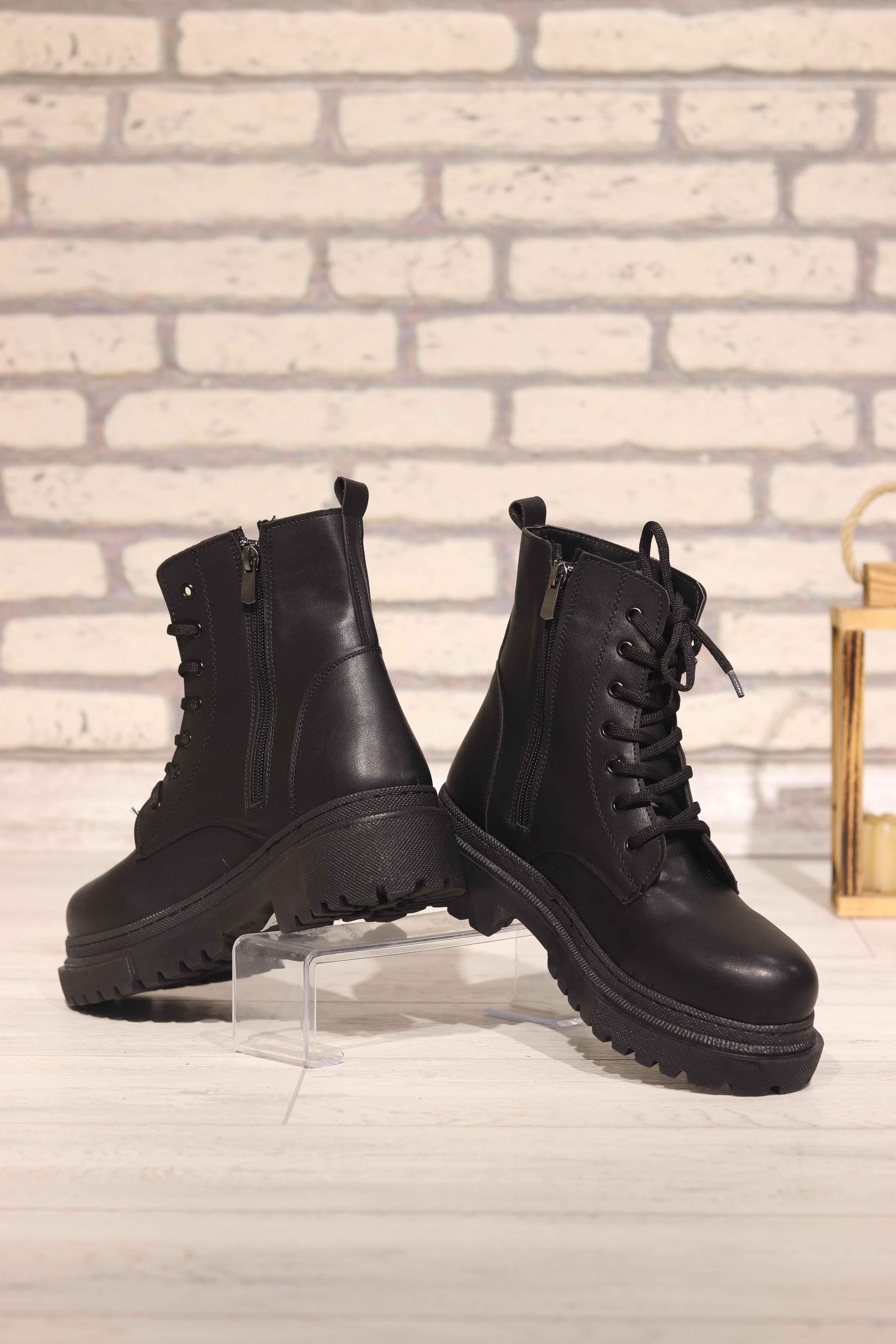 Kalın Taban Kadın Kısa Postal Bot 220 - SIYAH