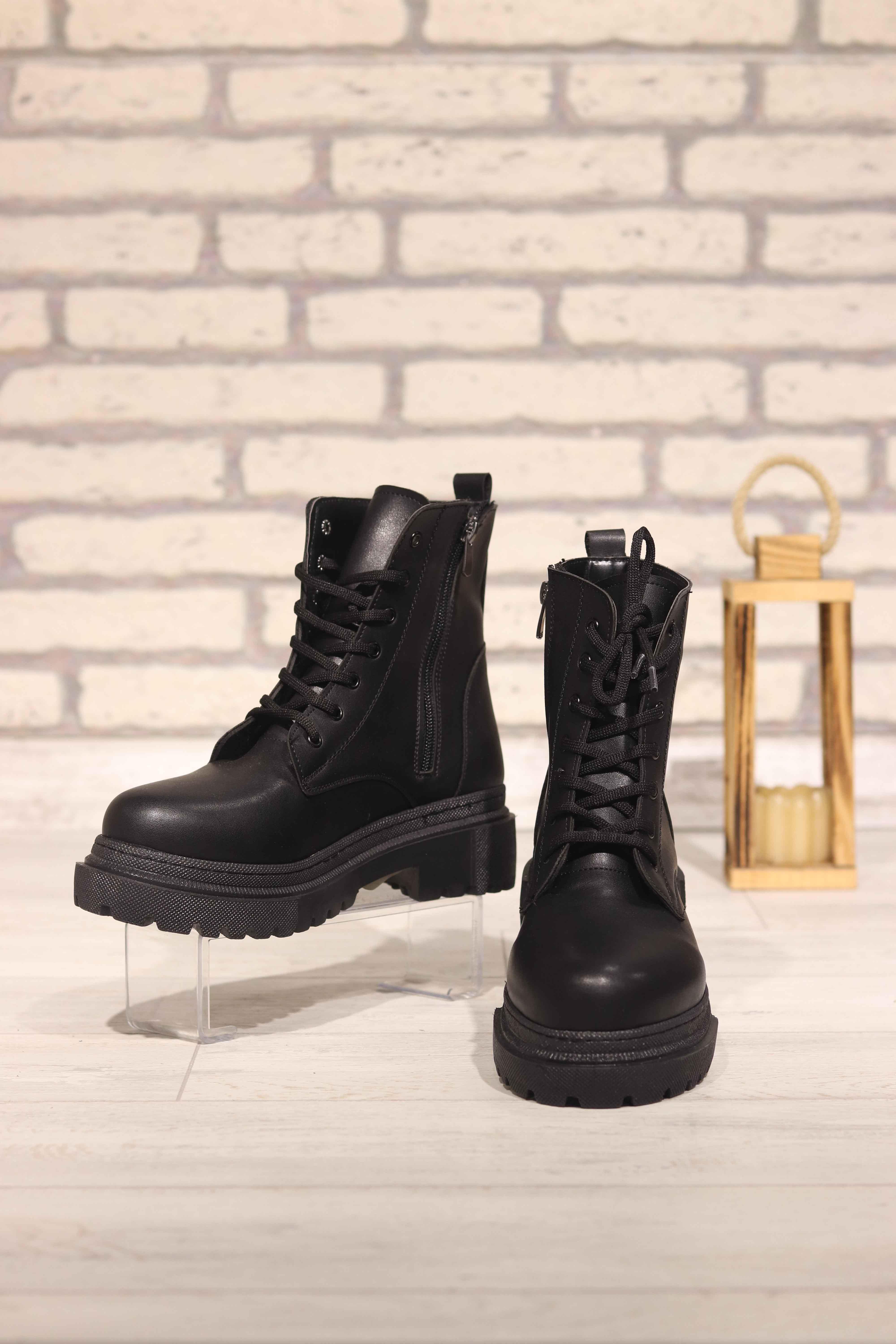 Kalın Taban Kadın Kısa Postal Bot 220 - SIYAH