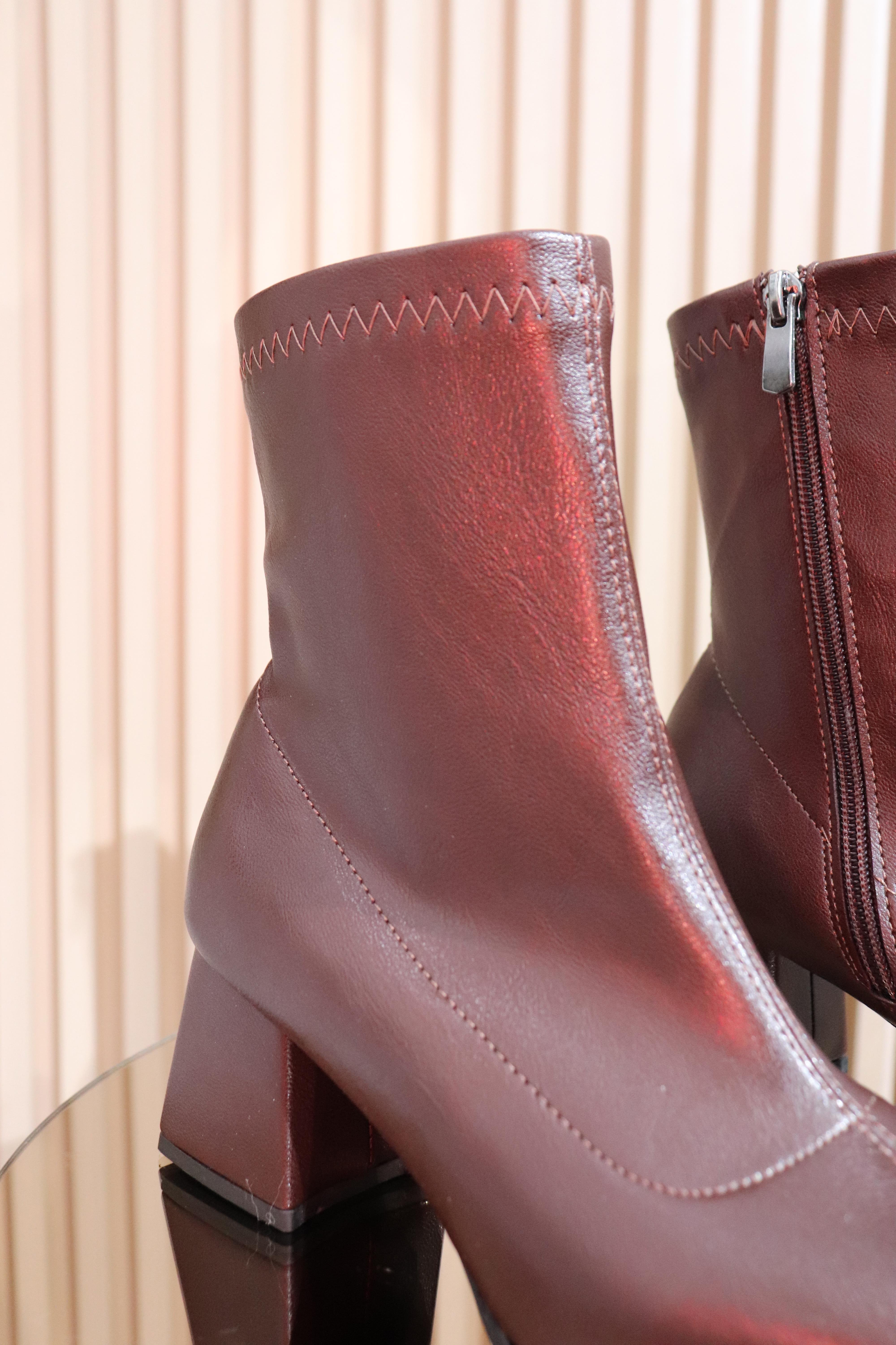 KISA TOPUKLU SİVRİ BURUN STREÇ KADIN BOT 192