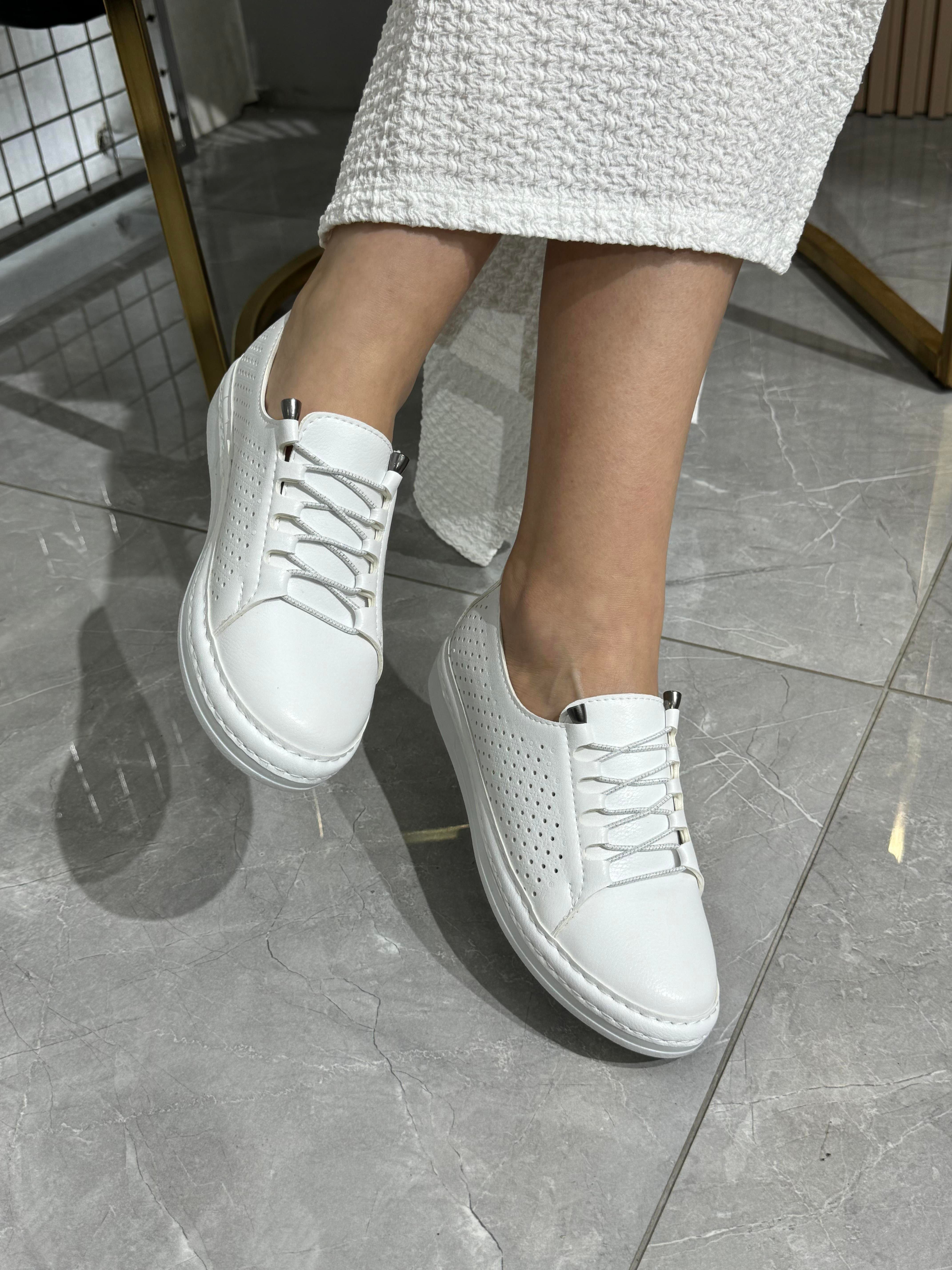 LASTİKLİ KADIN KLASİK AYAKKABI 232