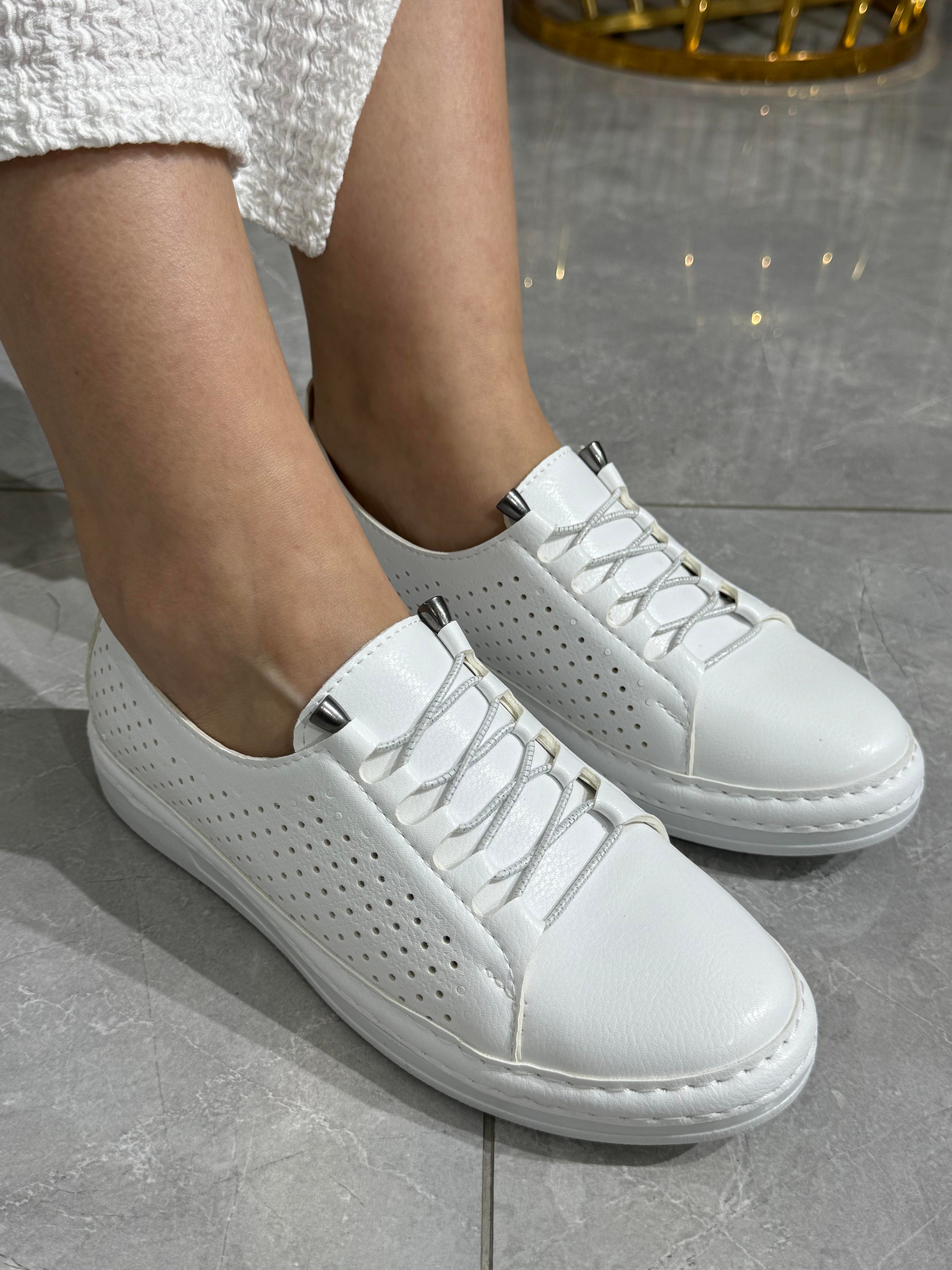 LASTİKLİ KADIN KLASİK AYAKKABI 232