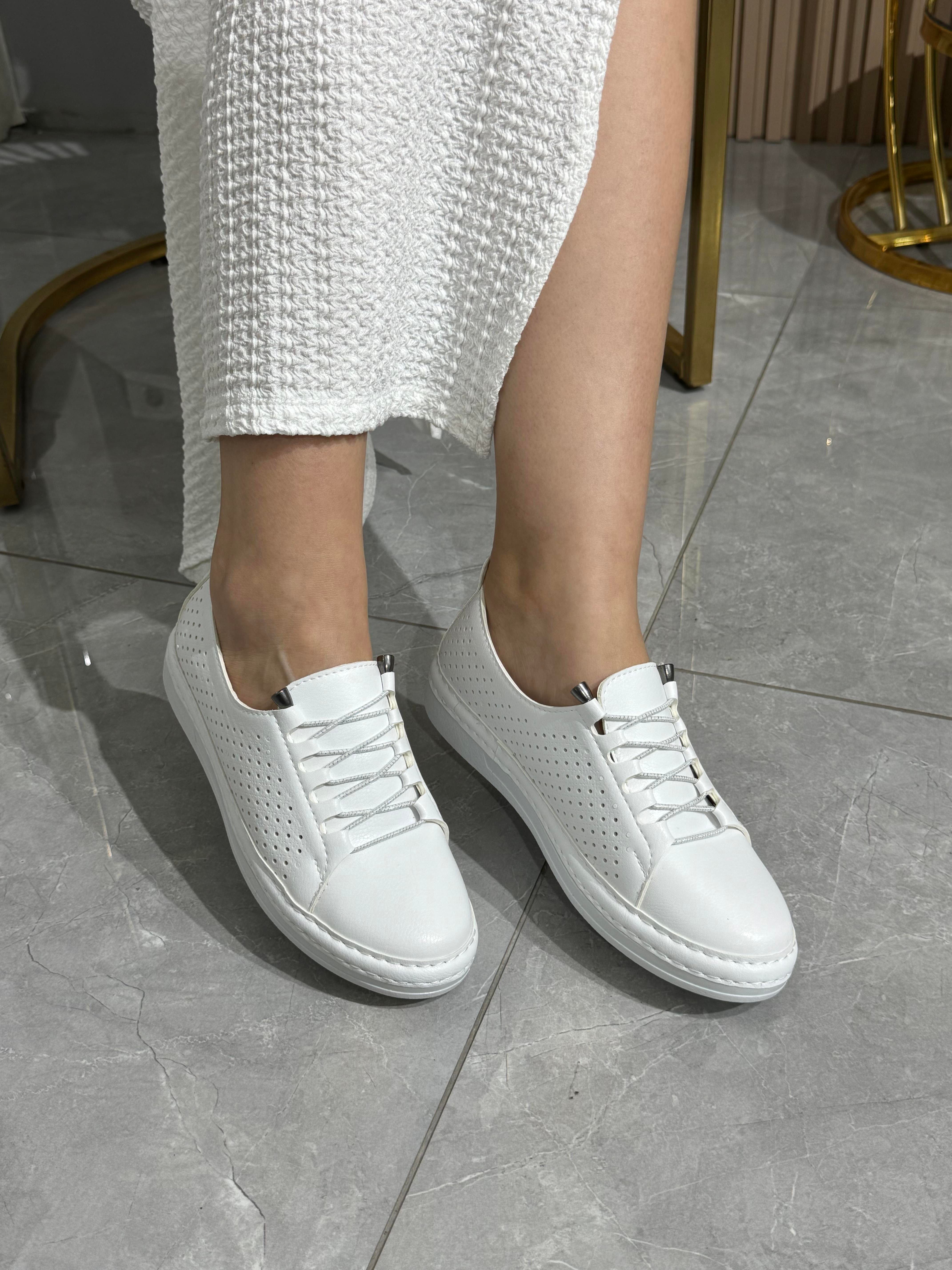 LASTİKLİ KADIN KLASİK AYAKKABI 232