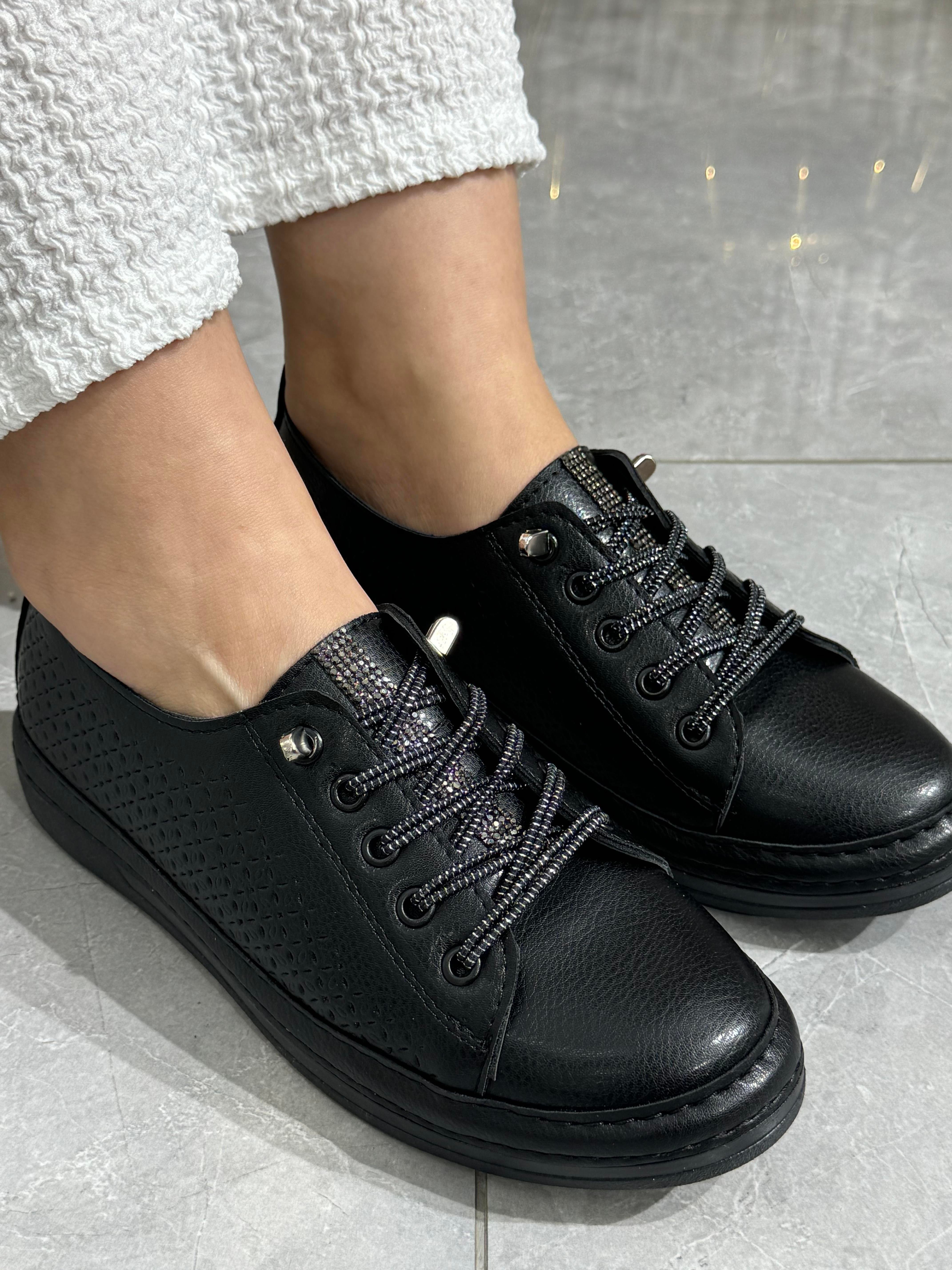 LASTİKLİ TAŞLI KADIN KLASİK AYAKKABI 232