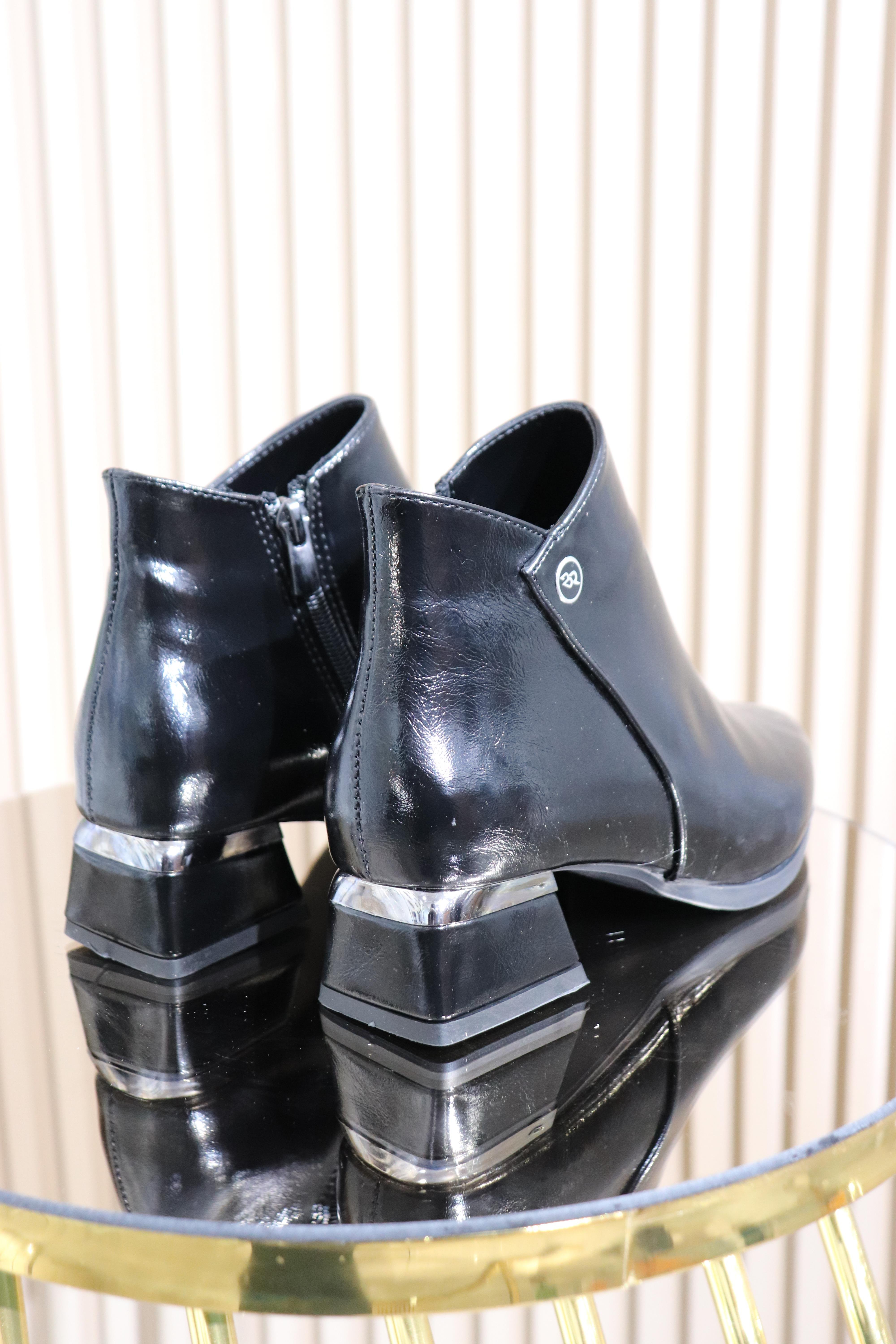 PARLAK DETAYLI KADIN BOT 195