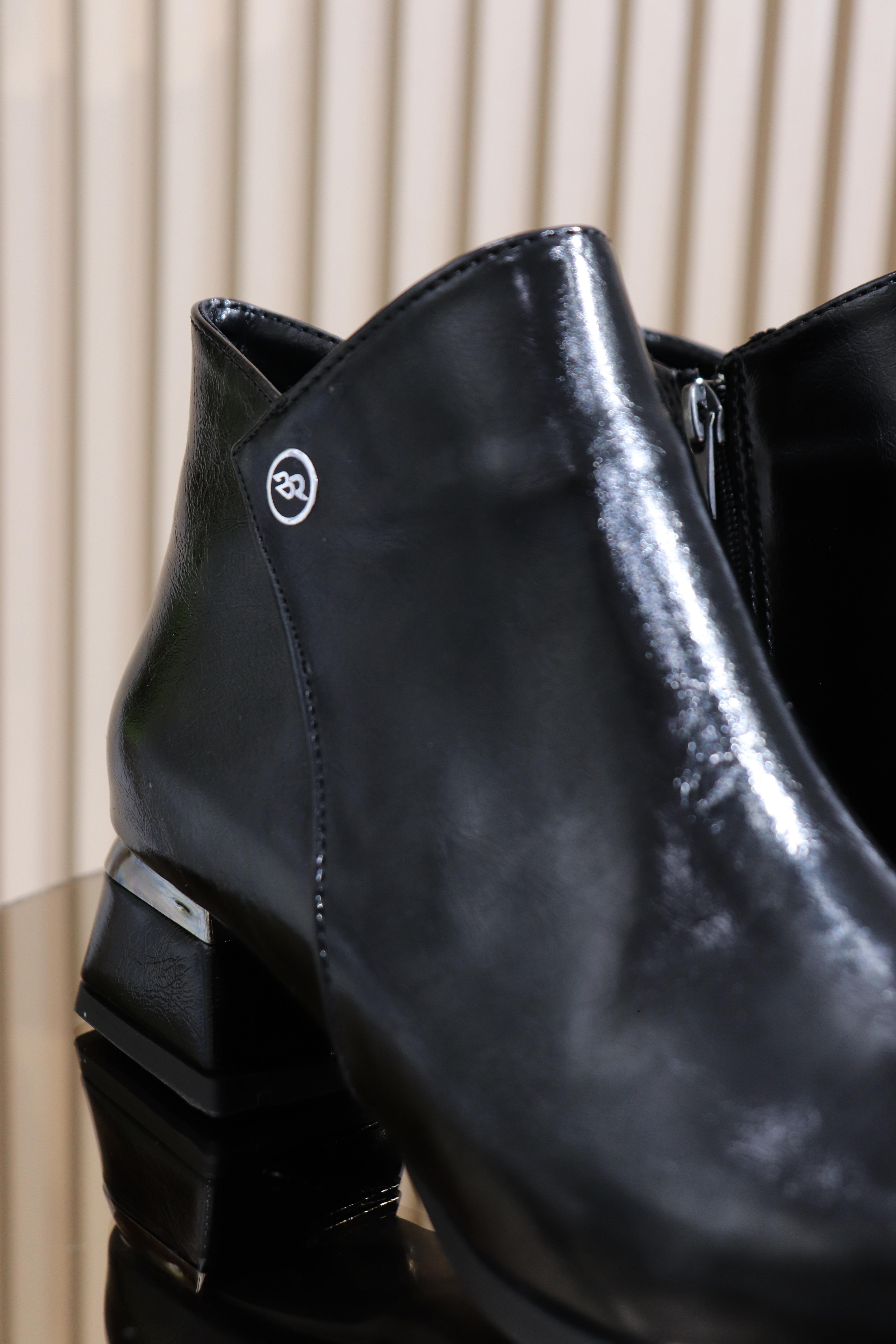 PARLAK DETAYLI KADIN BOT 195