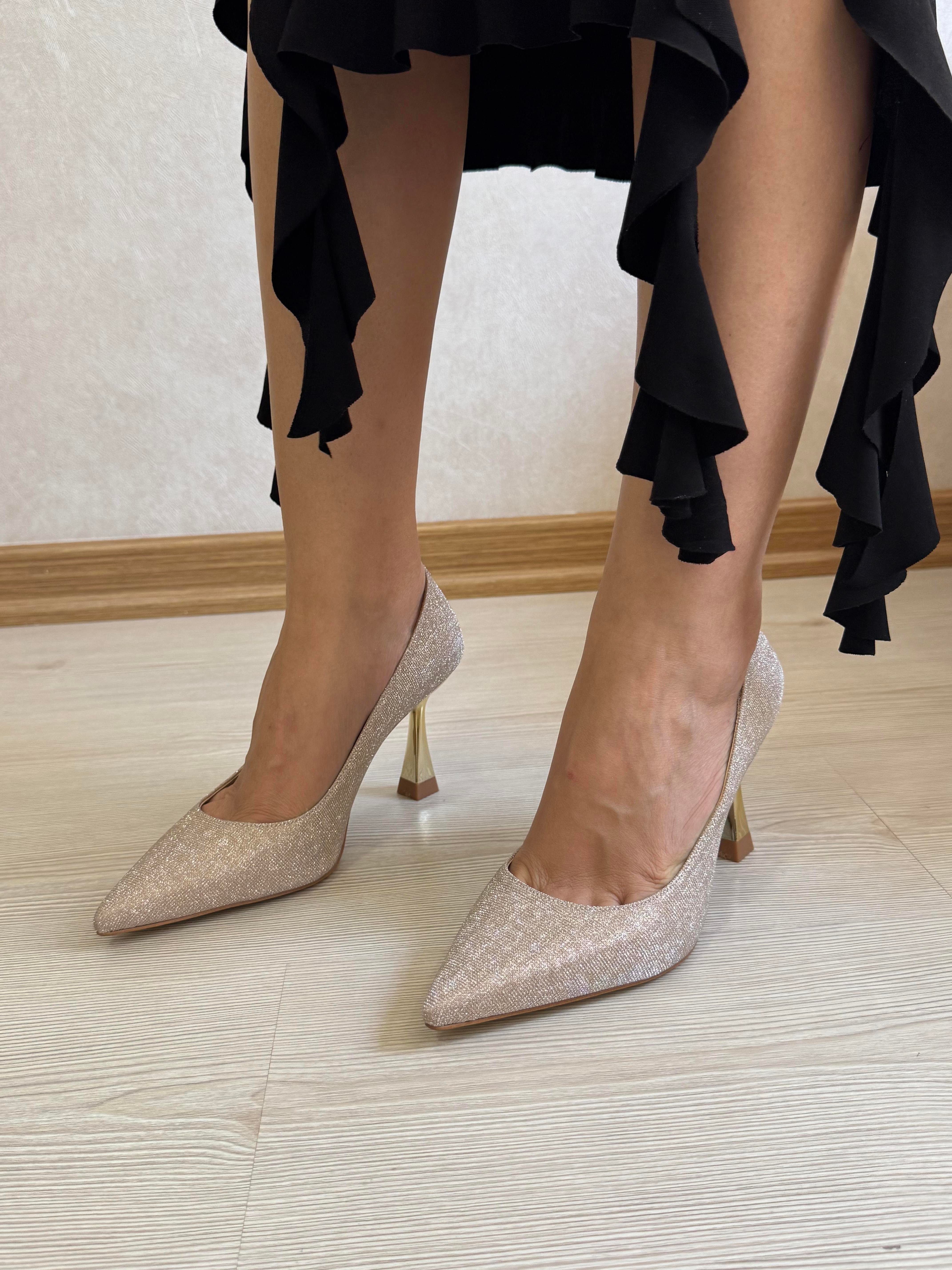 SİMLİ TOPUK ALTIN DETAYLI TOPUKLU AYAKAKBI 223