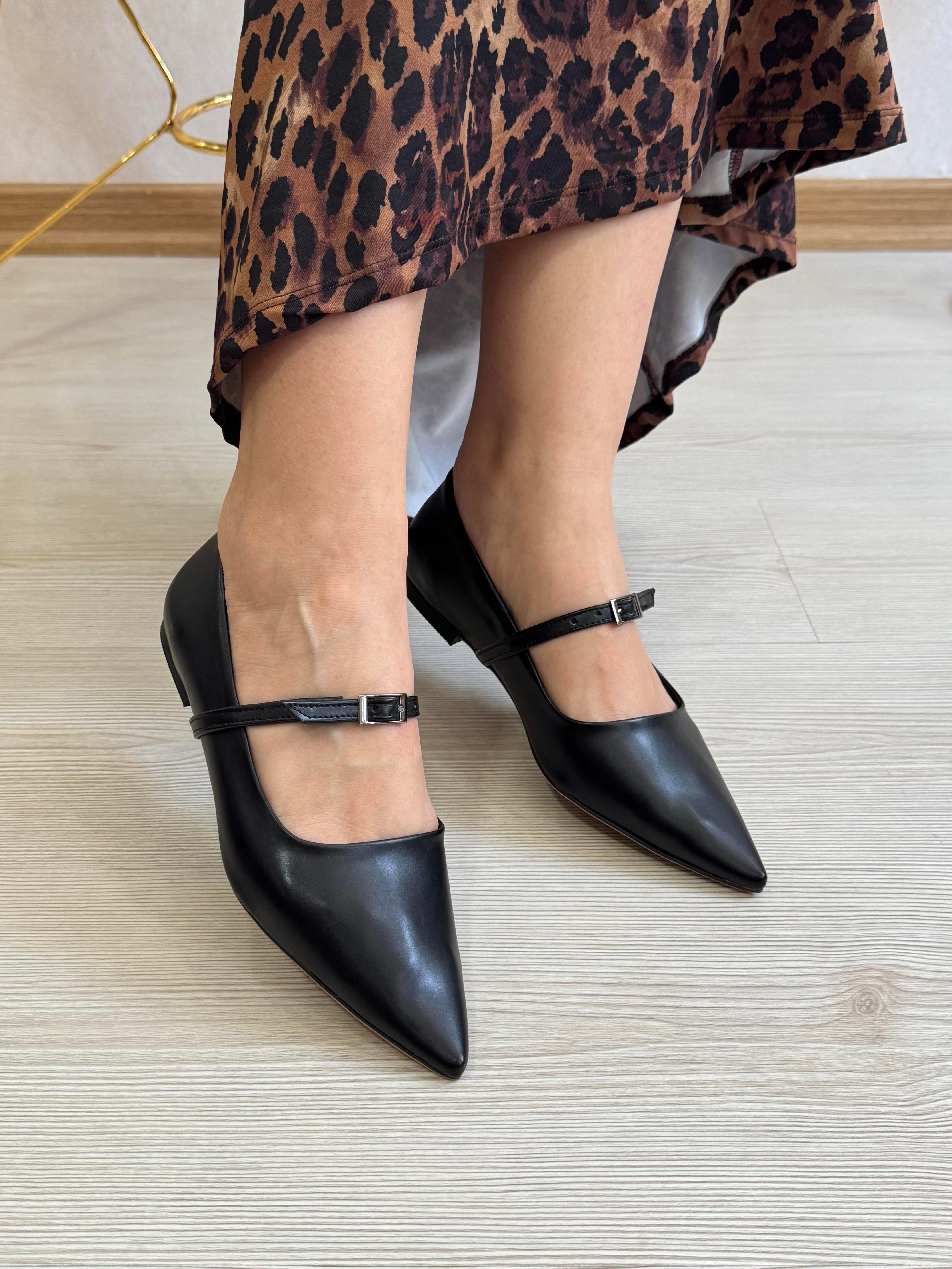 SİVRİ BURUN KADIN BABET AYAKKABI B-007