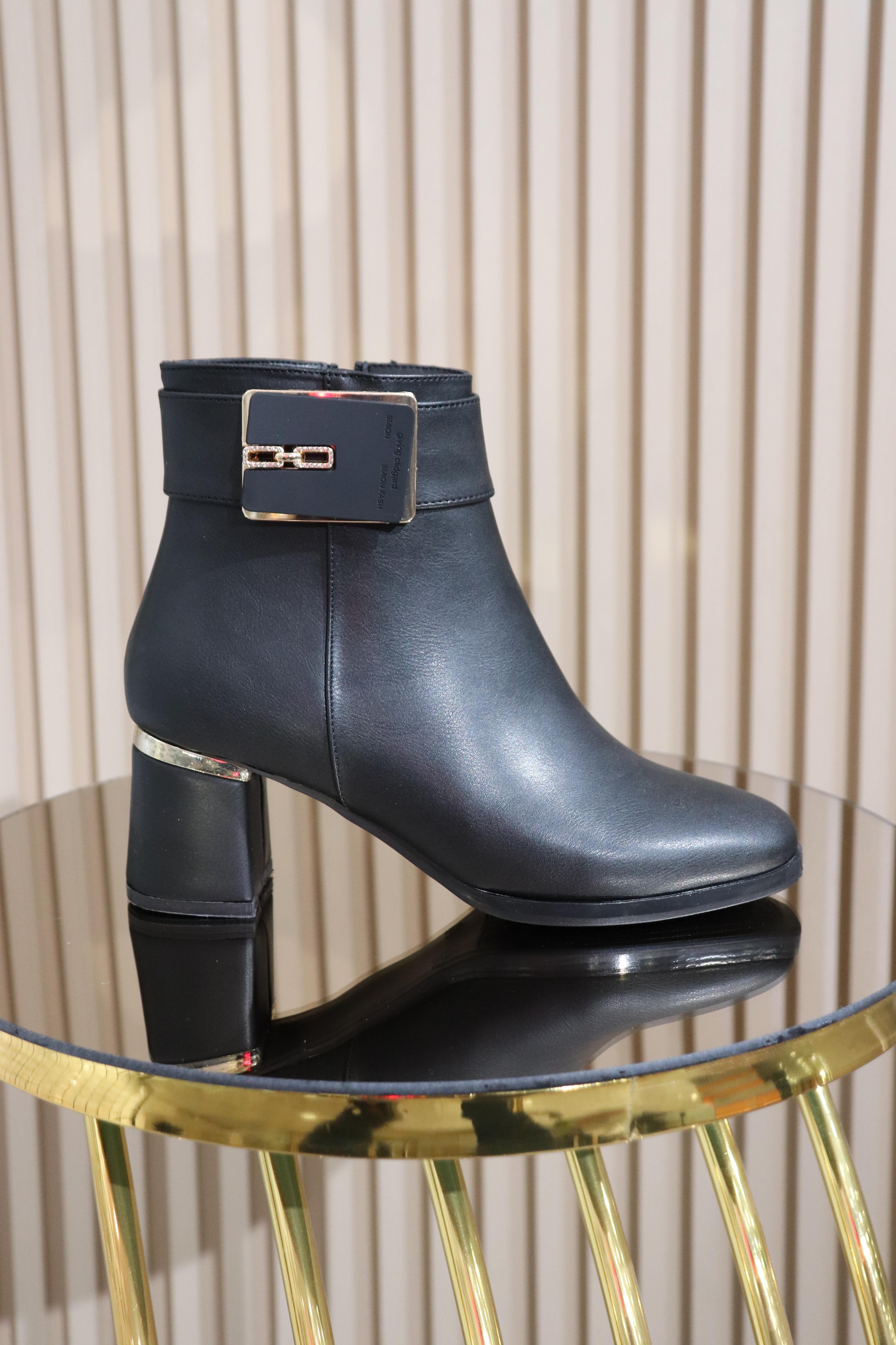 TAŞ DETAY TOKALI KADIN BOT 184