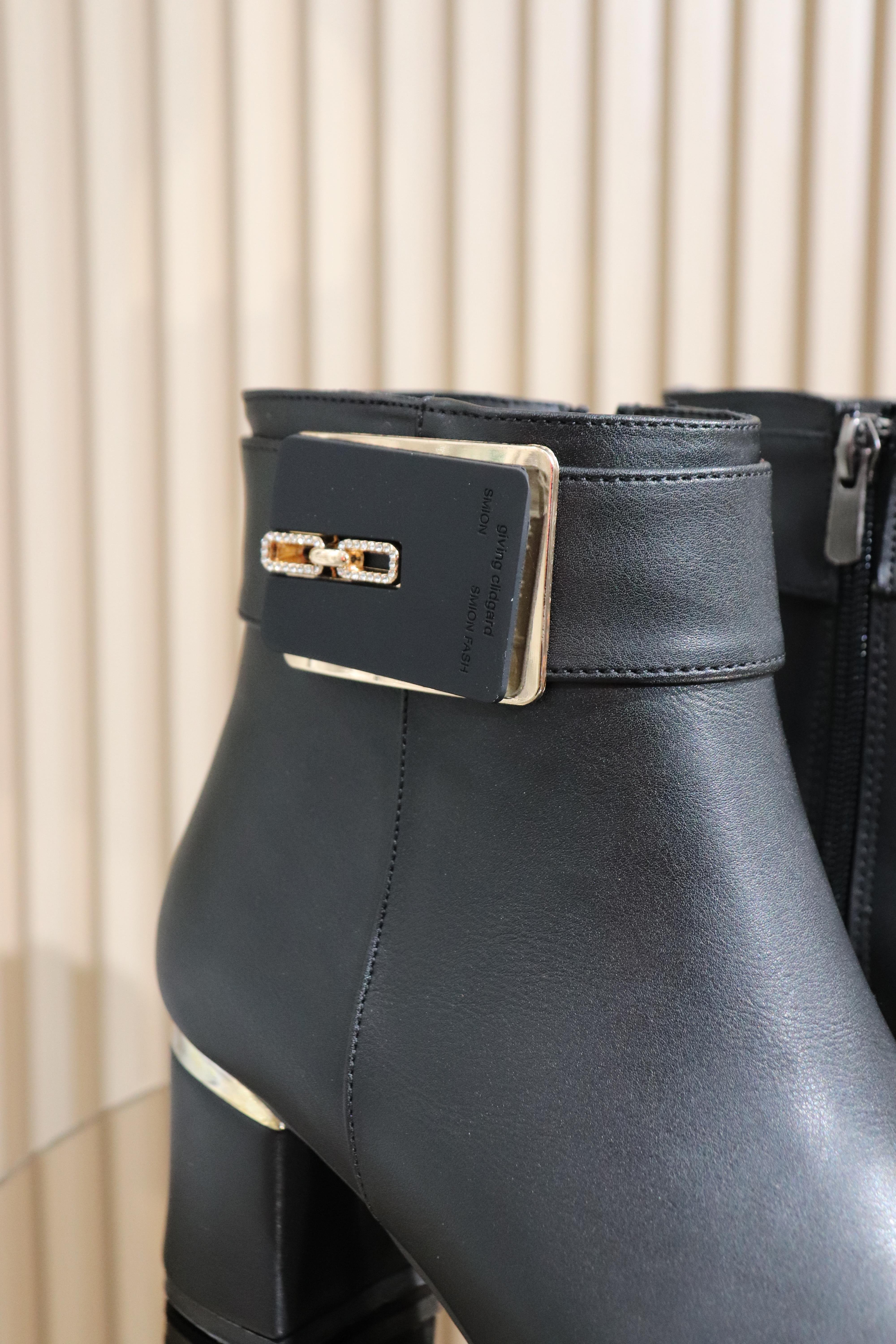 TAŞ DETAY TOKALI KADIN BOT 184