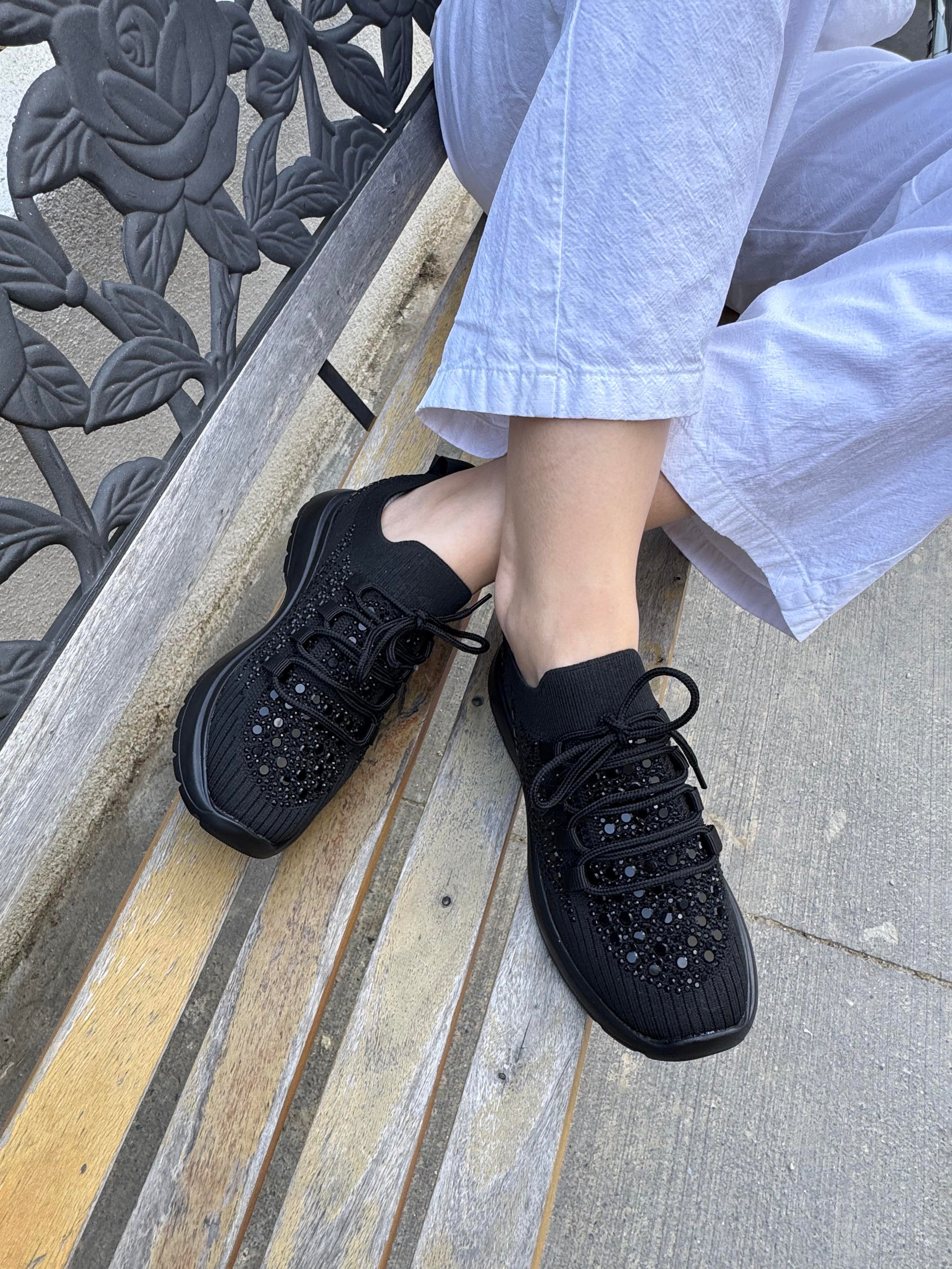 TAŞLI KADIN SPOR AYAKKABI 5685