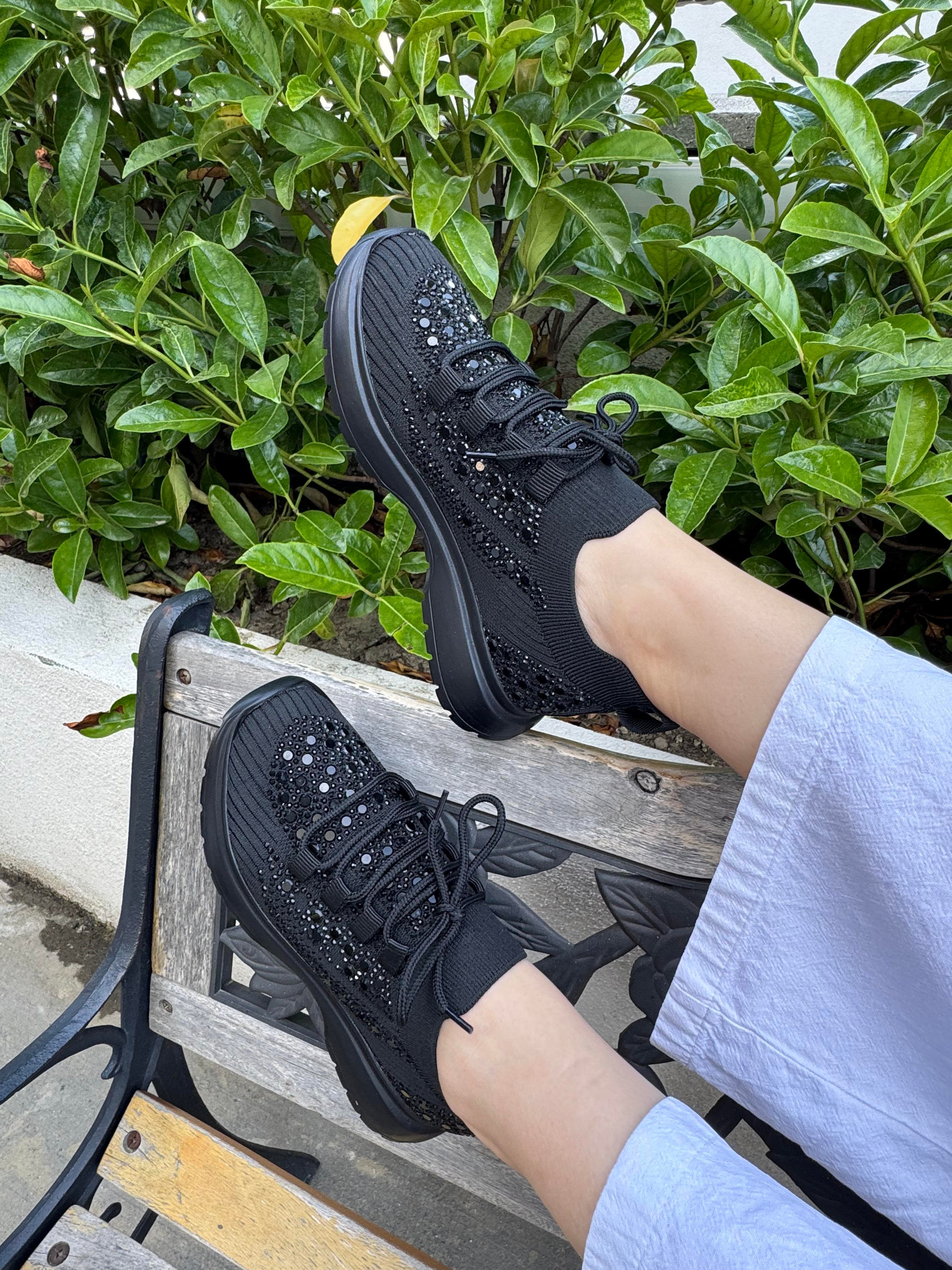 TAŞLI KADIN SPOR AYAKKABI 5685