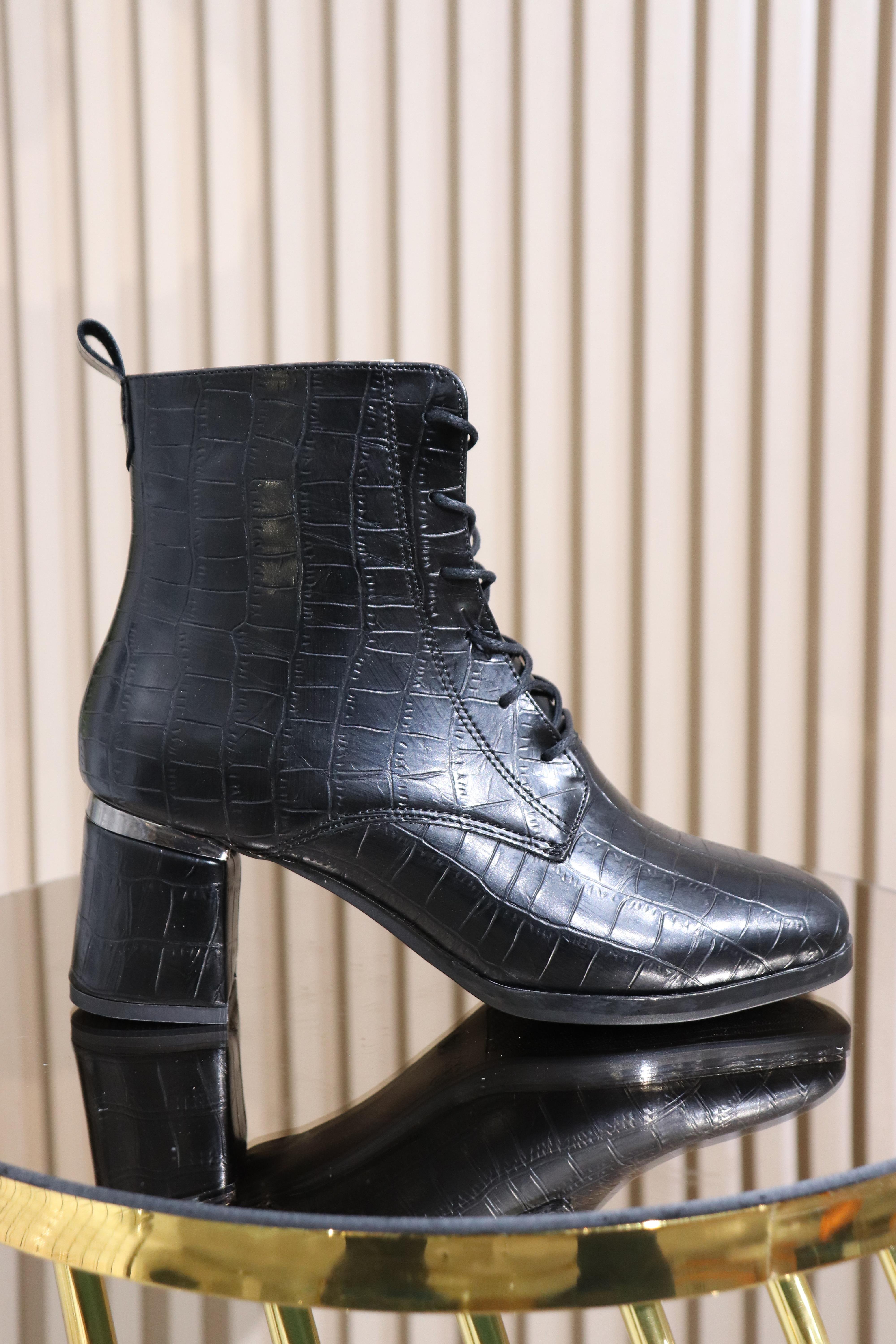 TOPUKLU KROKO KADIN BOT 183