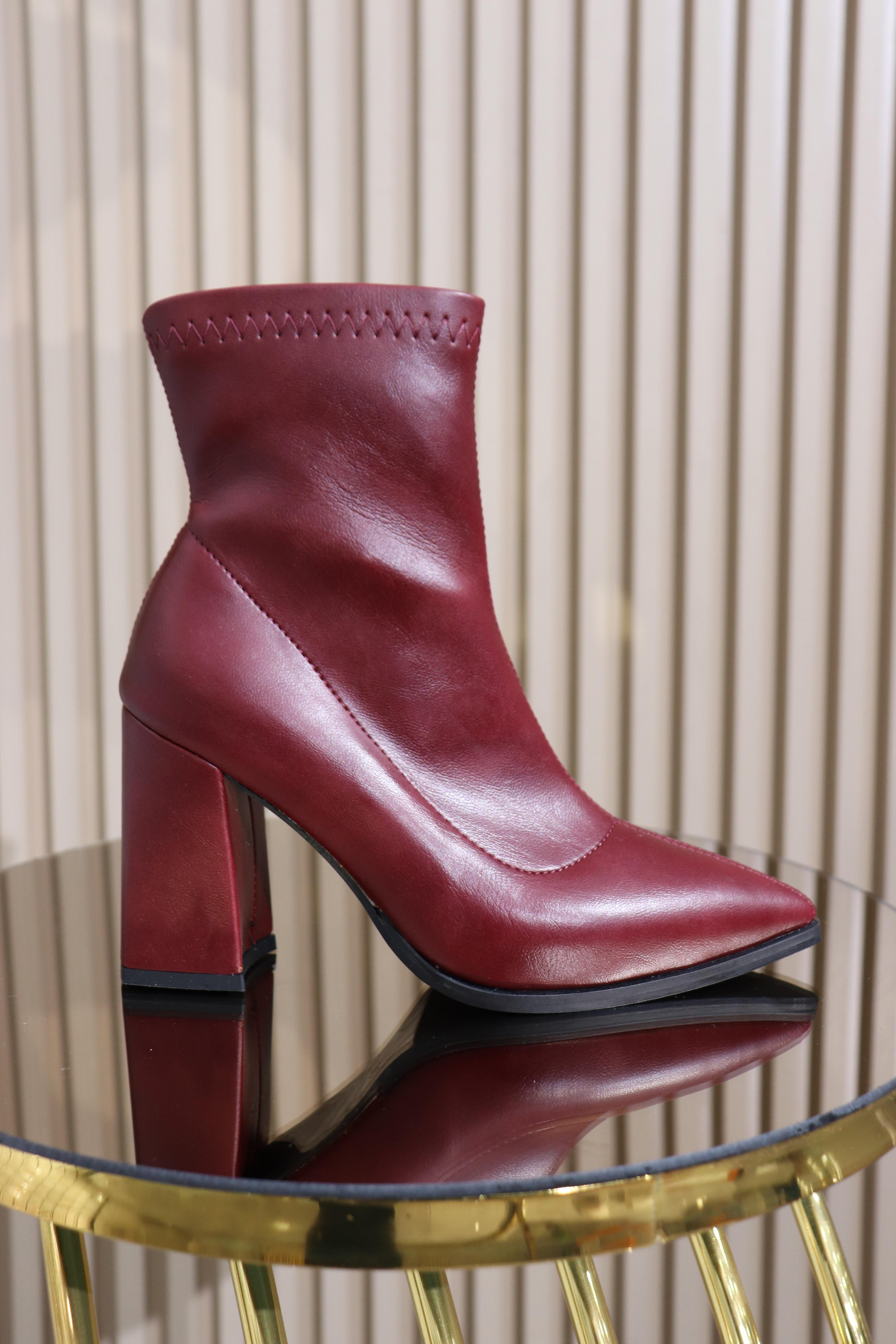 UZUN TOPUKLU SİVRİ BURUN STREÇ KADIN BOT 192