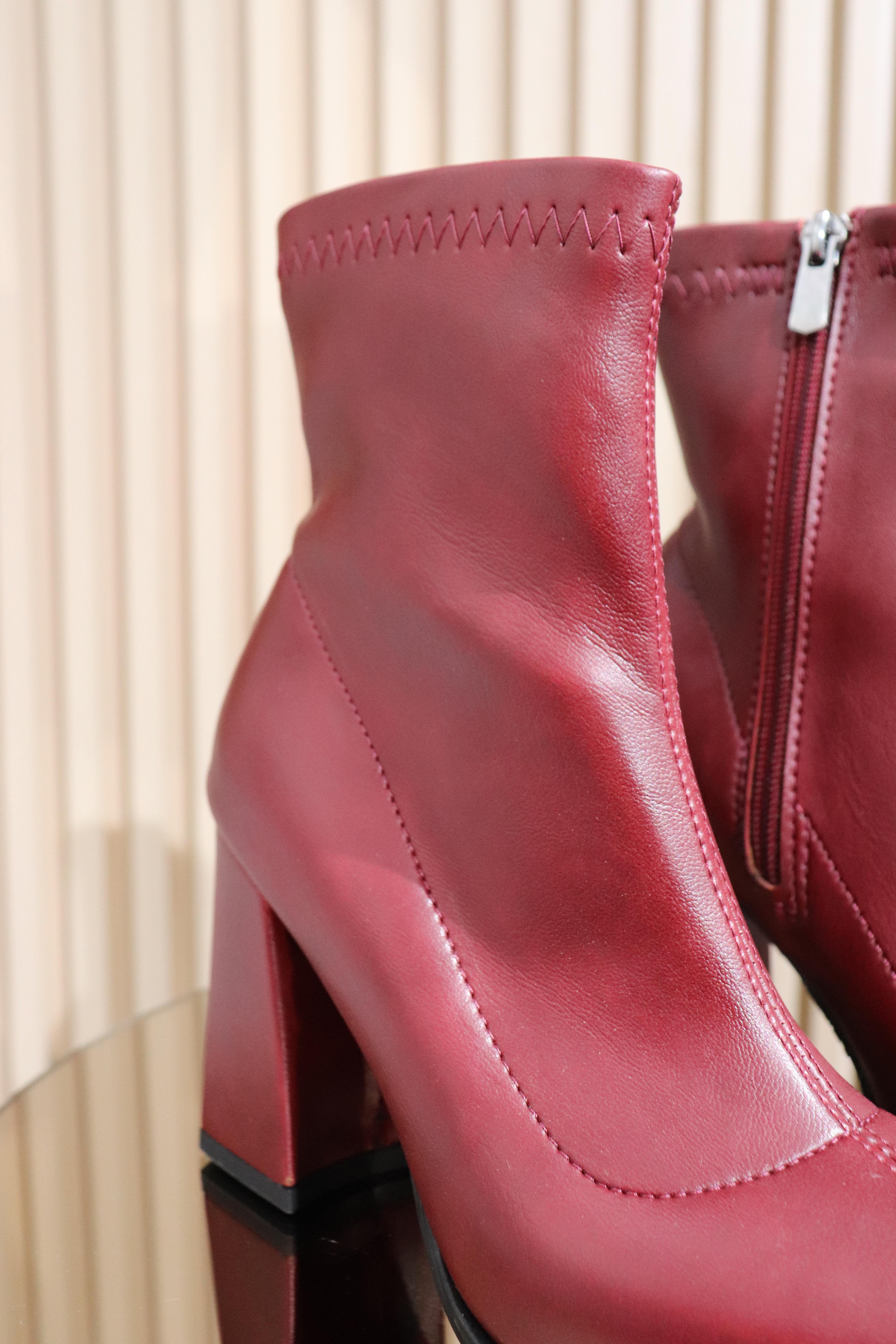 UZUN TOPUKLU SİVRİ BURUN STREÇ KADIN BOT 192