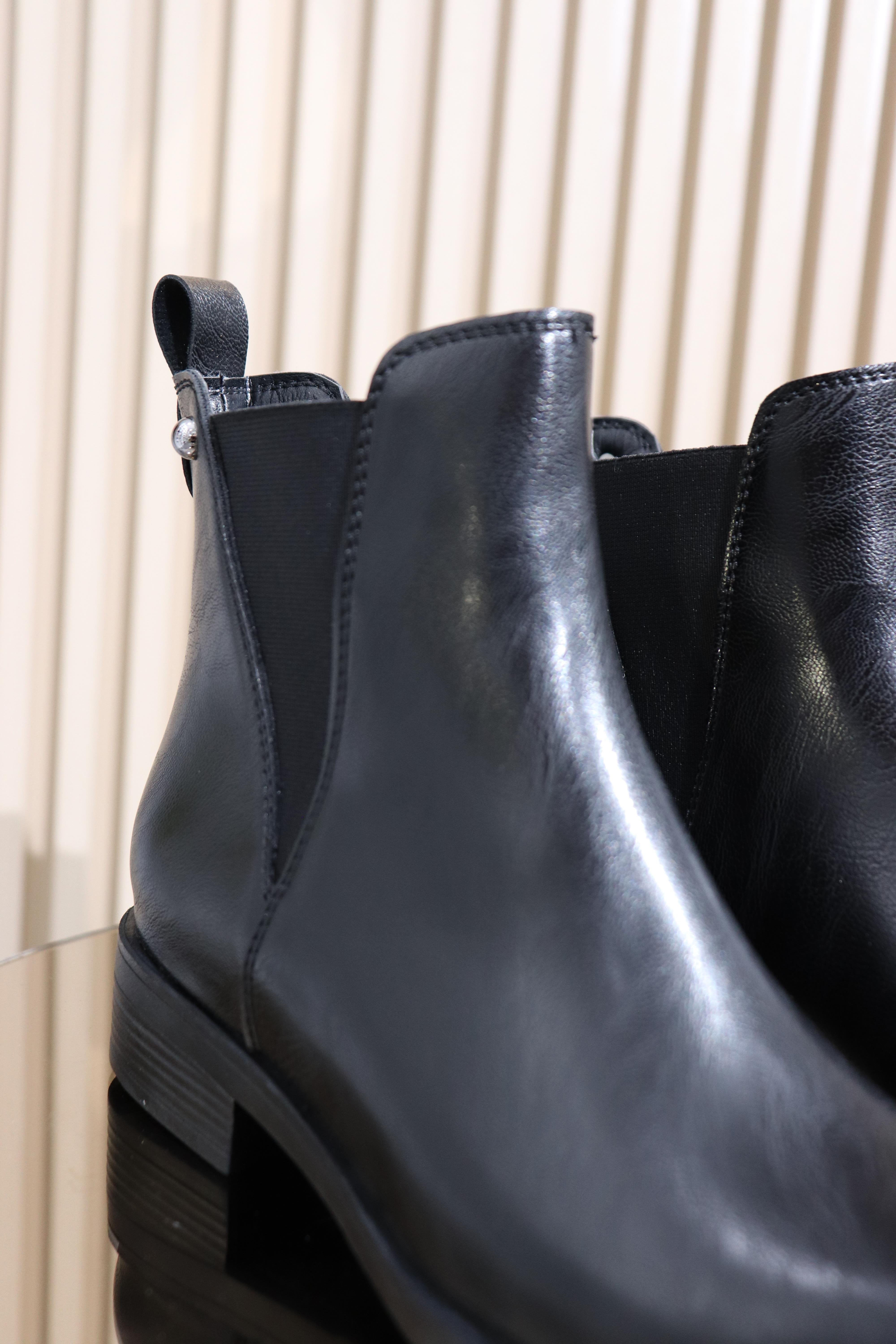 YANI LASTIK DETAYLI KADIN BOT 182