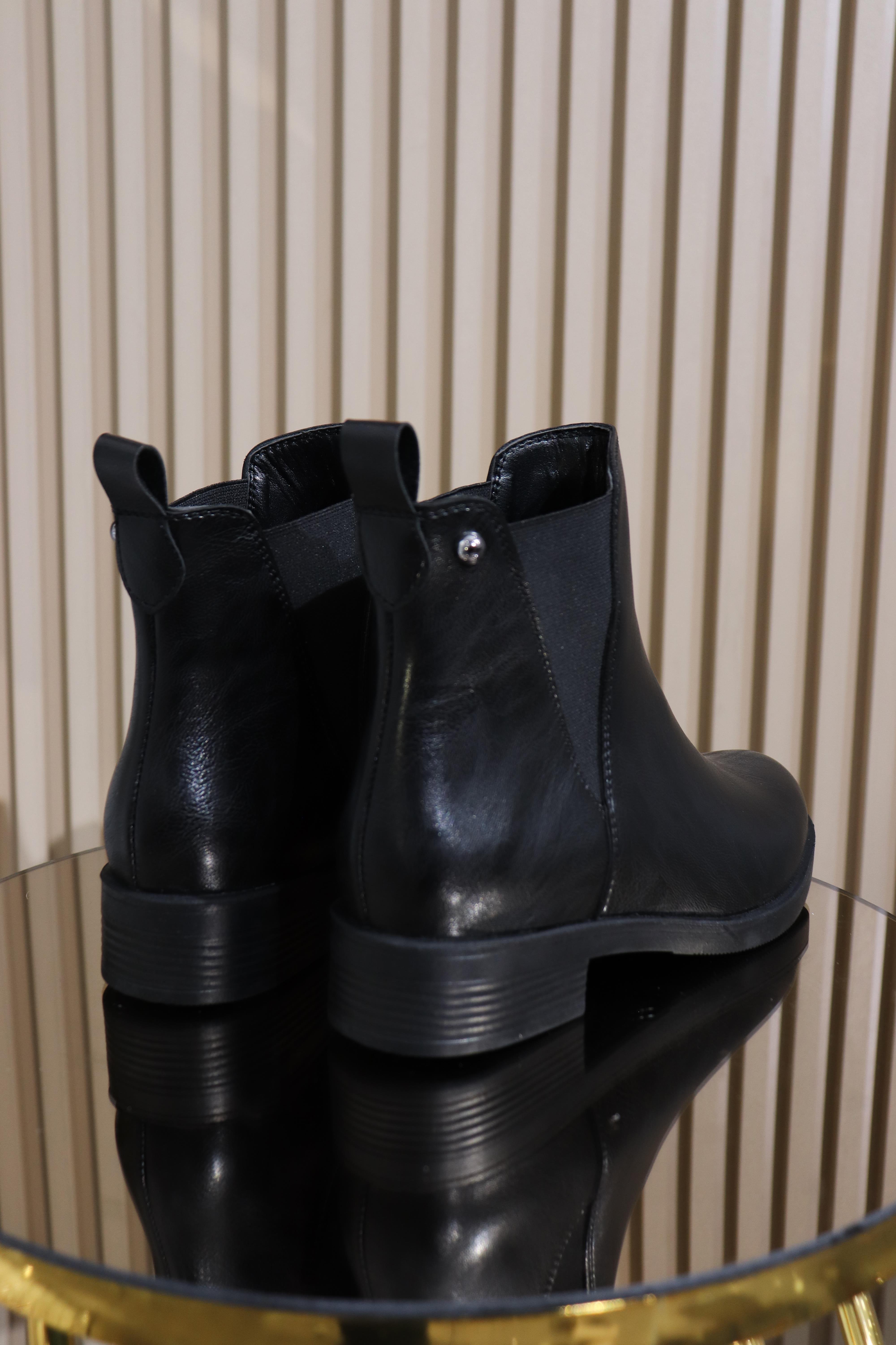 YANI LASTIK DETAYLI KADIN BOT 182