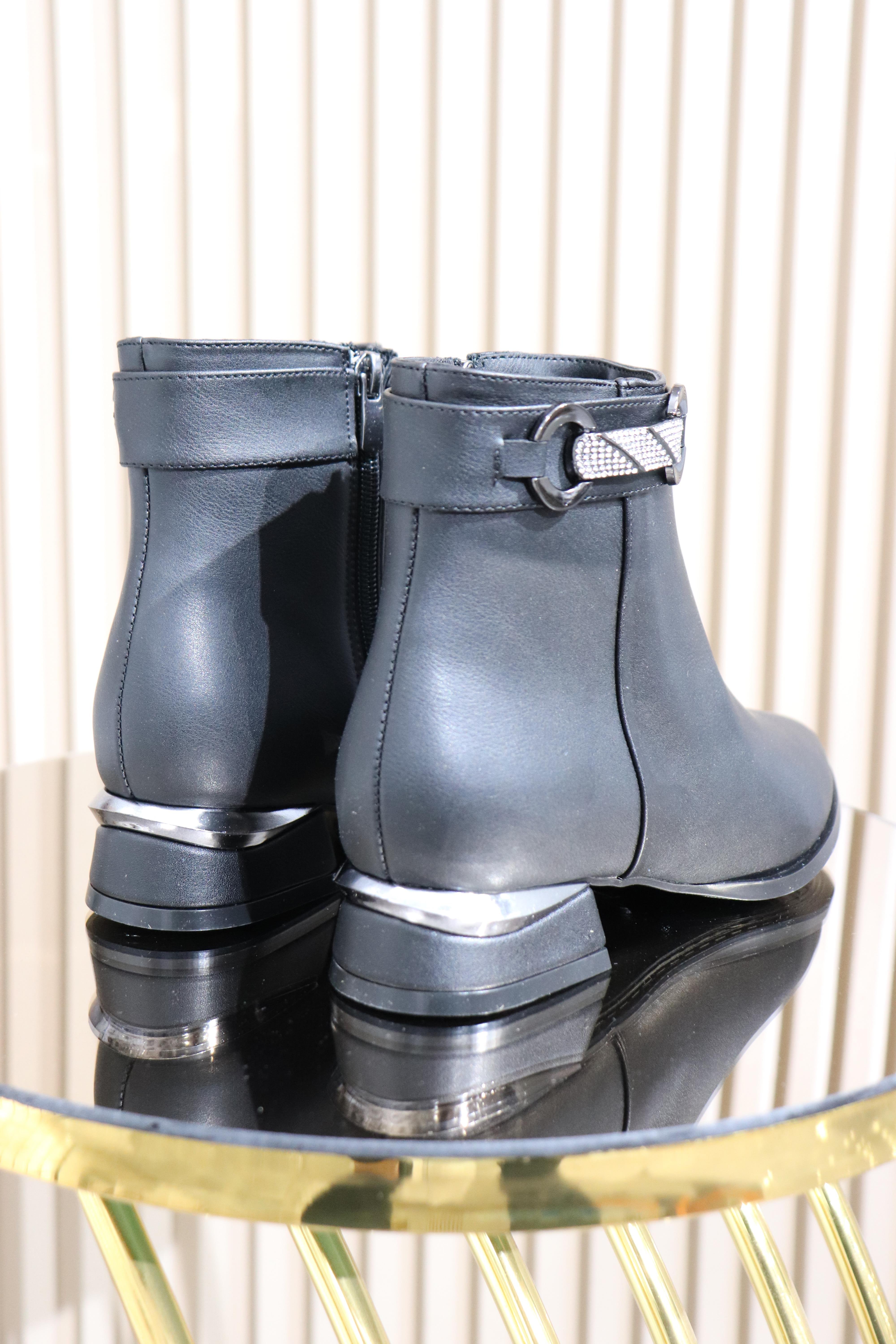 YANI TAŞ TOKA DETAYLI KADIN BOT 204