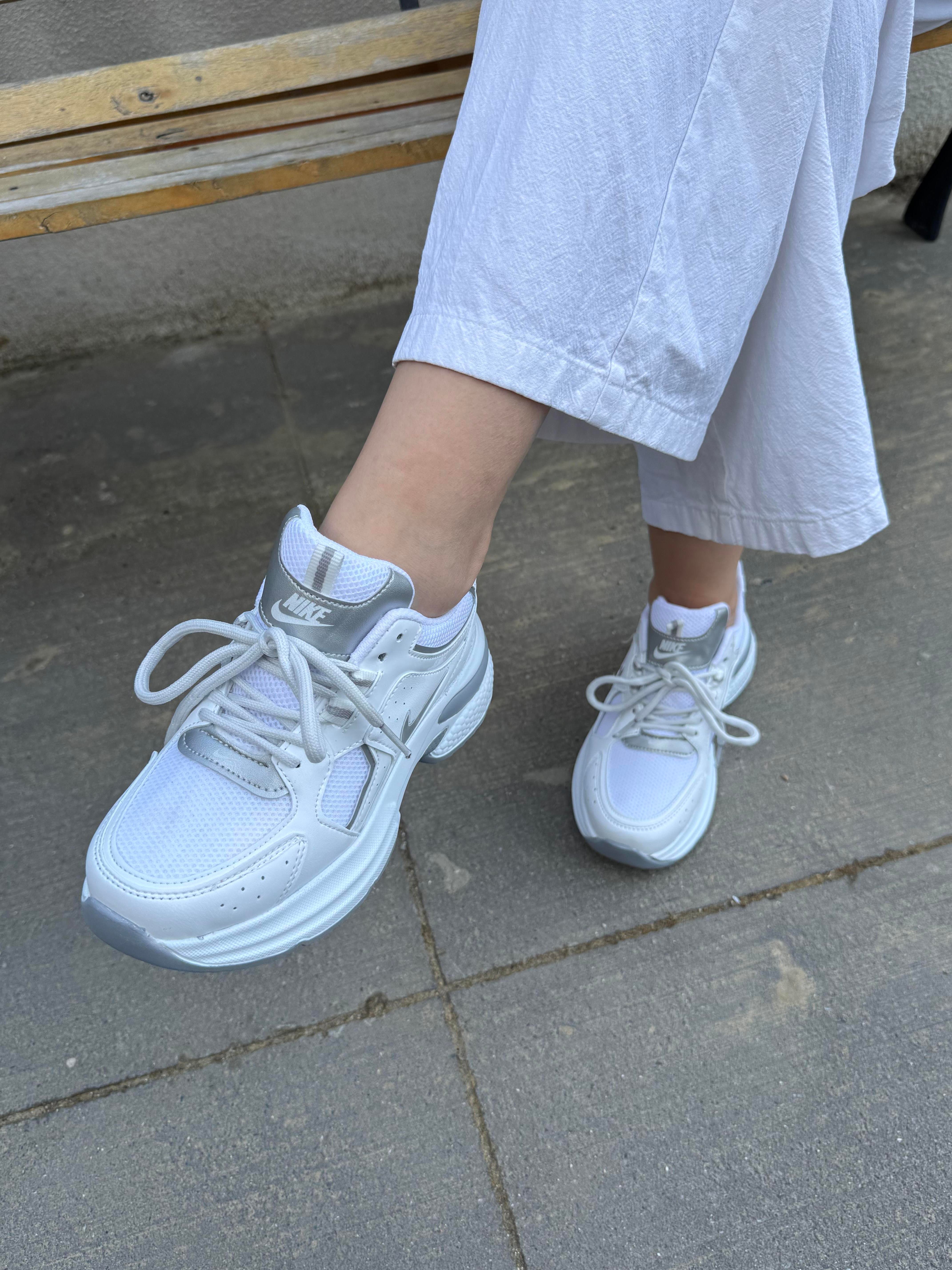 YÜKSEK TABAN POPÜLER SPOR AYAKKABI 2121