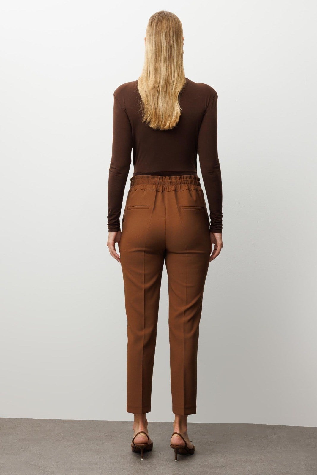 MODA İLGİ Arka Kemeri Lastiklil Pantolon 40635 KAHVE