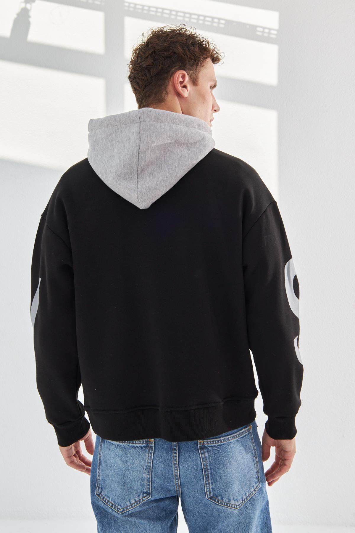 Kapüşonlu Yarım Oversize Sweatshirt