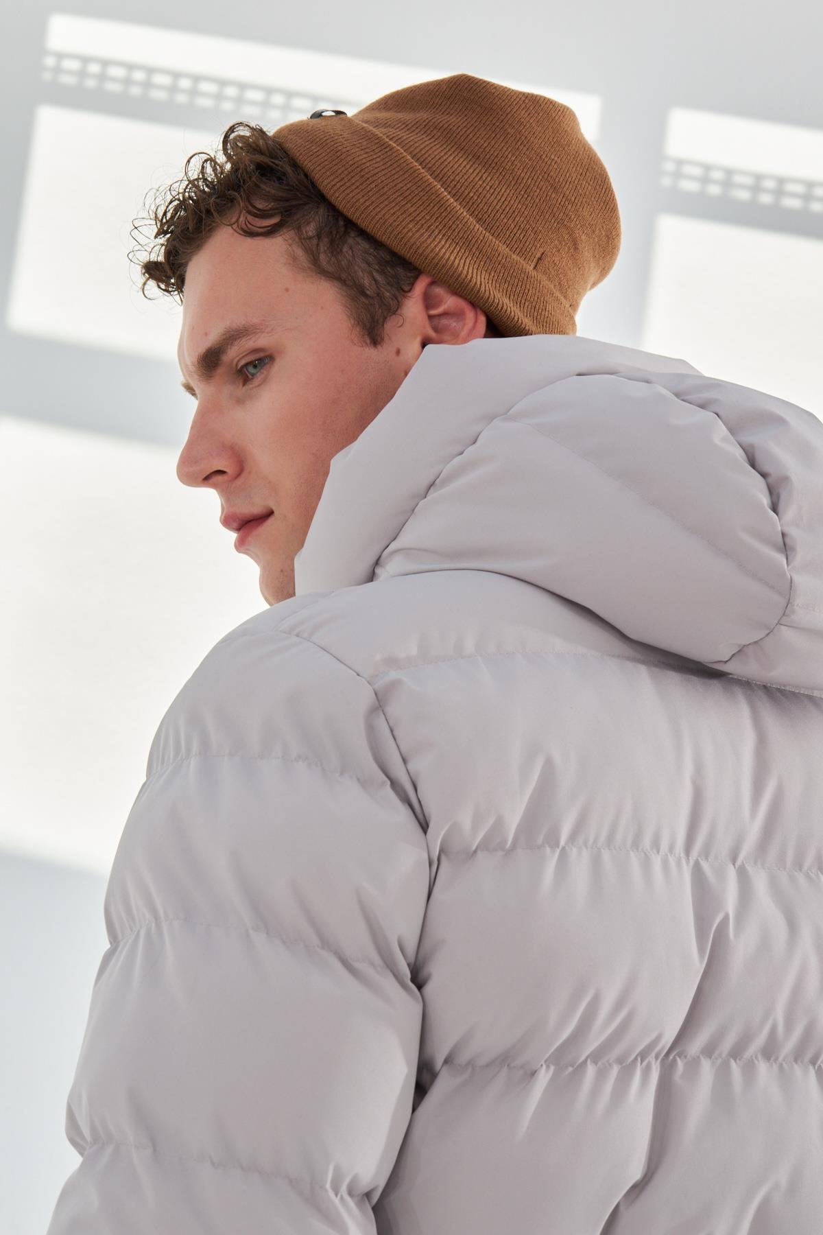 Su ve Rüzgar Geçirmez Erkek Kapüşonlu Şişme Mont