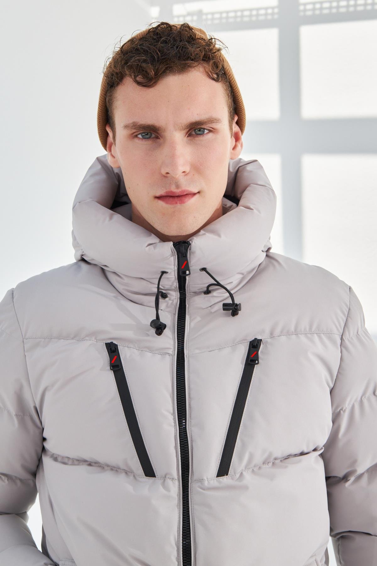 Su ve Rüzgar Geçirmez Erkek Kapüşonlu Şişme Mont