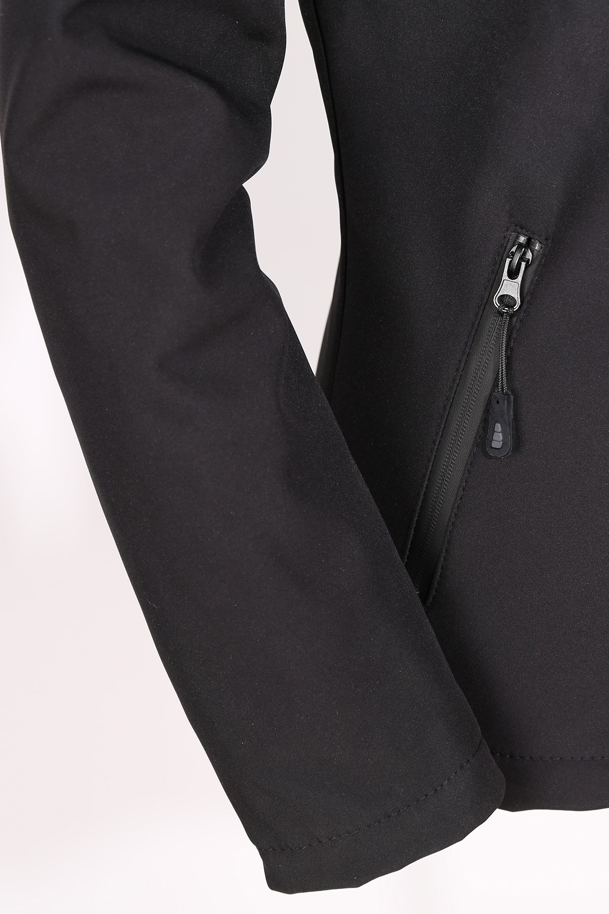 Su ve Rüzgar Geçirmez Softshell Mont