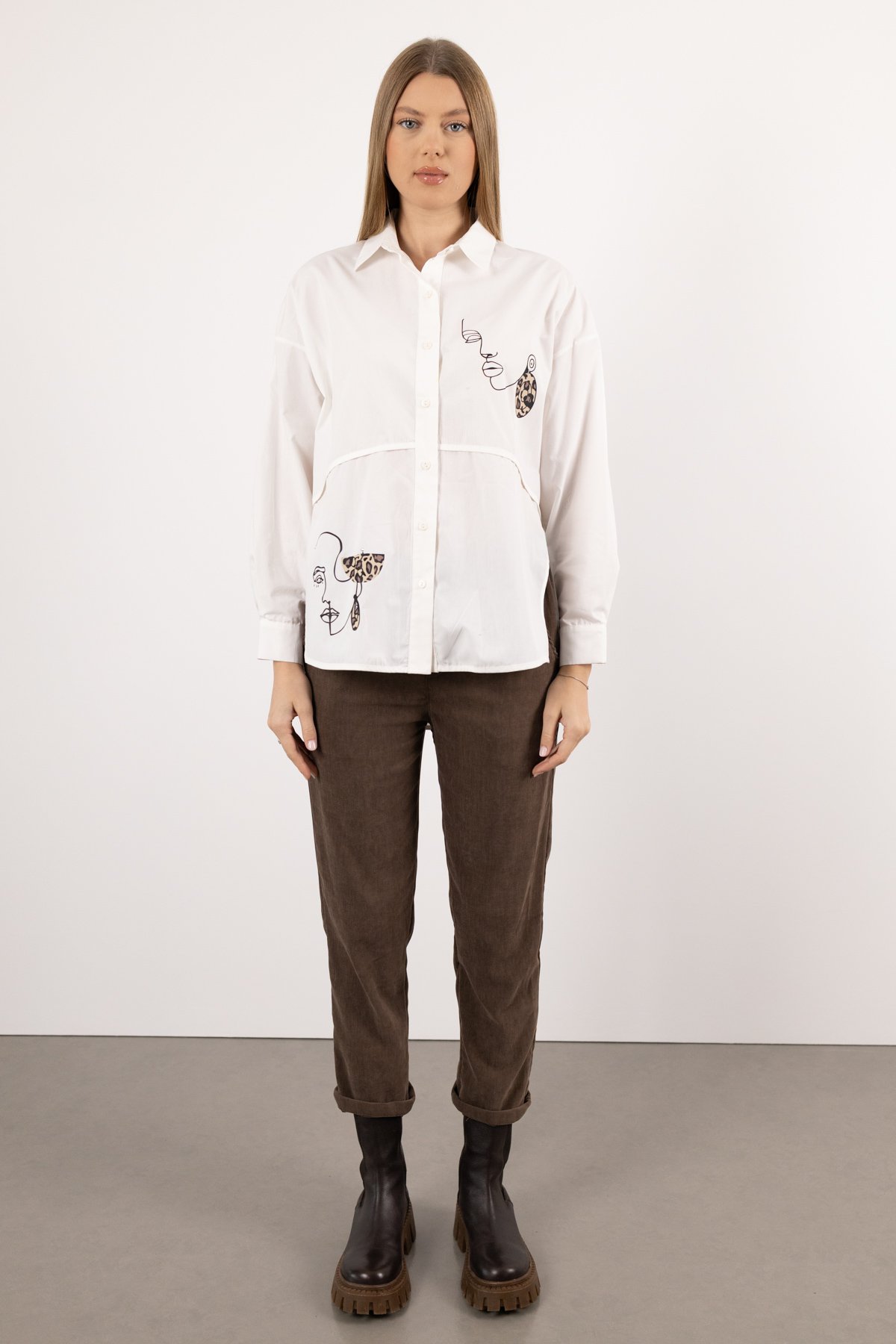 Arkası Pencereli Uzun Kollu Fiğür Baskı Desenli Gömlek