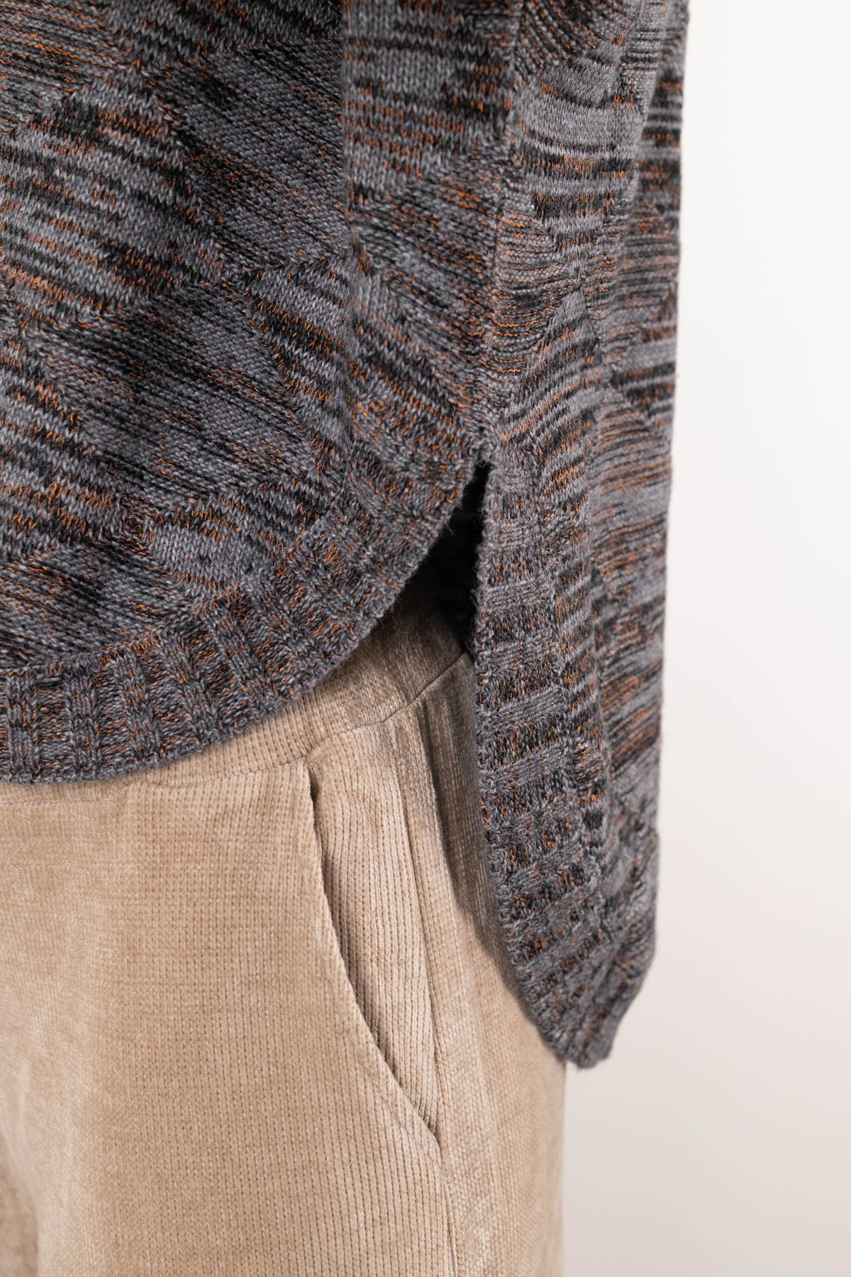 Arkası Uzun Oversize Omuz Motif Detay Kazak