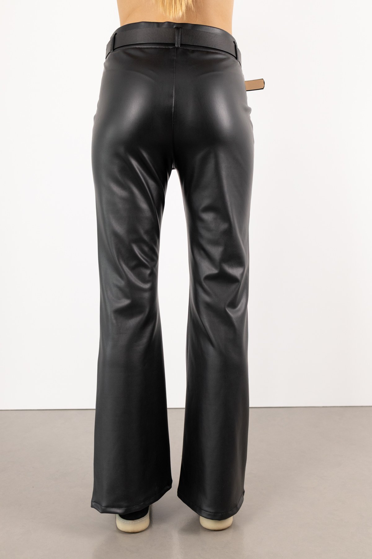 Bel Kemer Detaylı Deri Pantolon